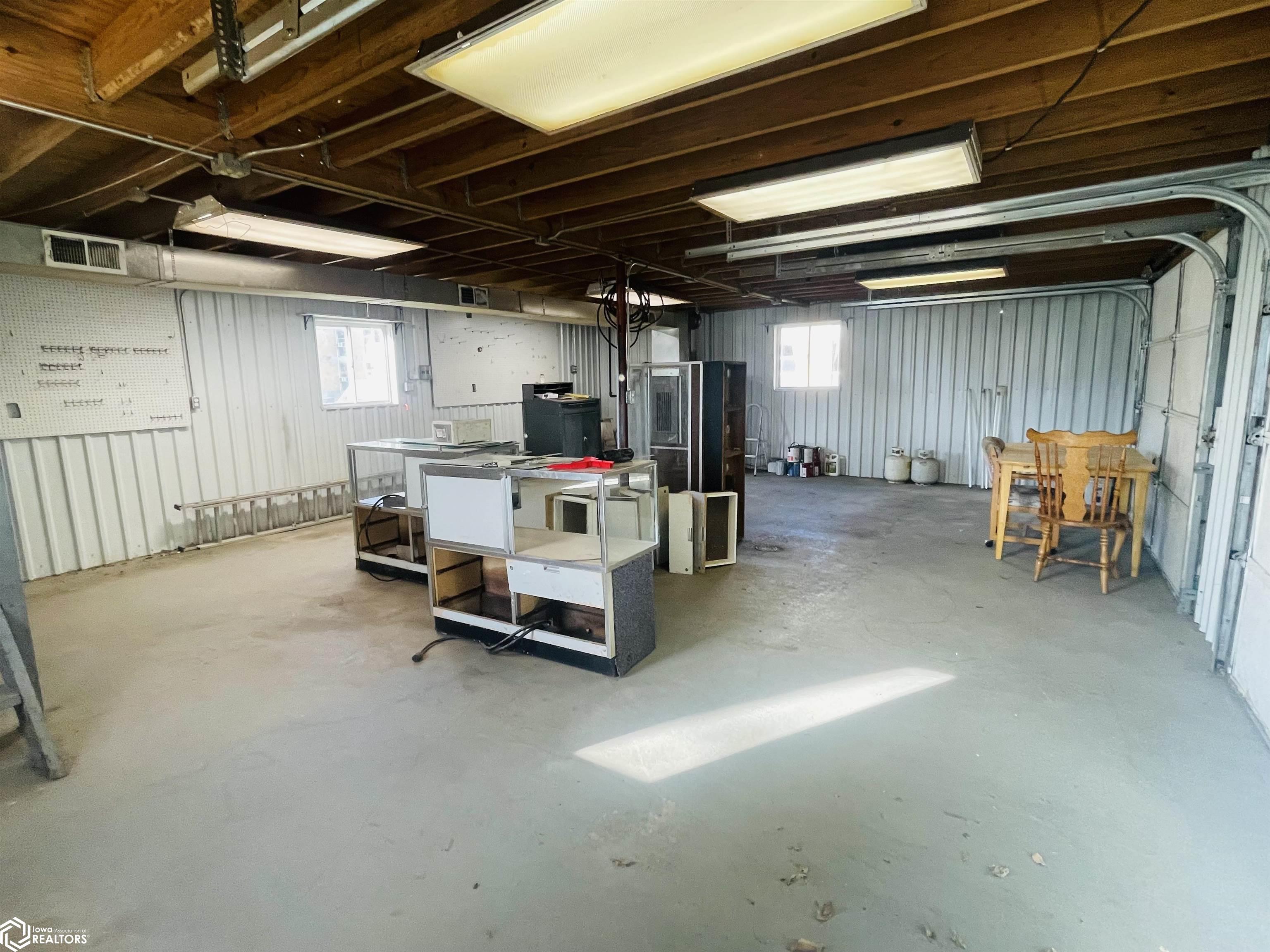 207 W Franklin Street, Mount Pleasant, Iowa image 25