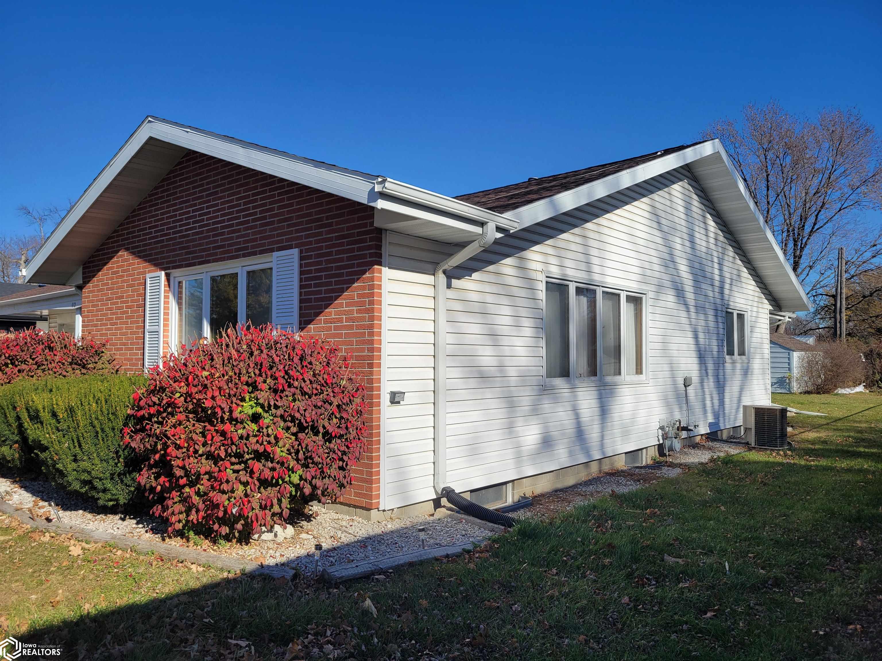 112 S Fort Avenue, Eagle Grove, Iowa image 2