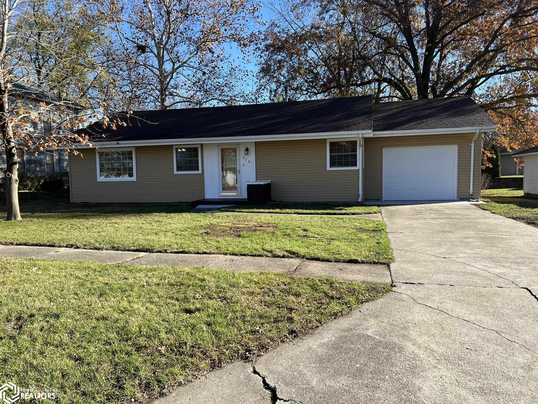 316 S Eaton Avenue, Humeston, Iowa image 2