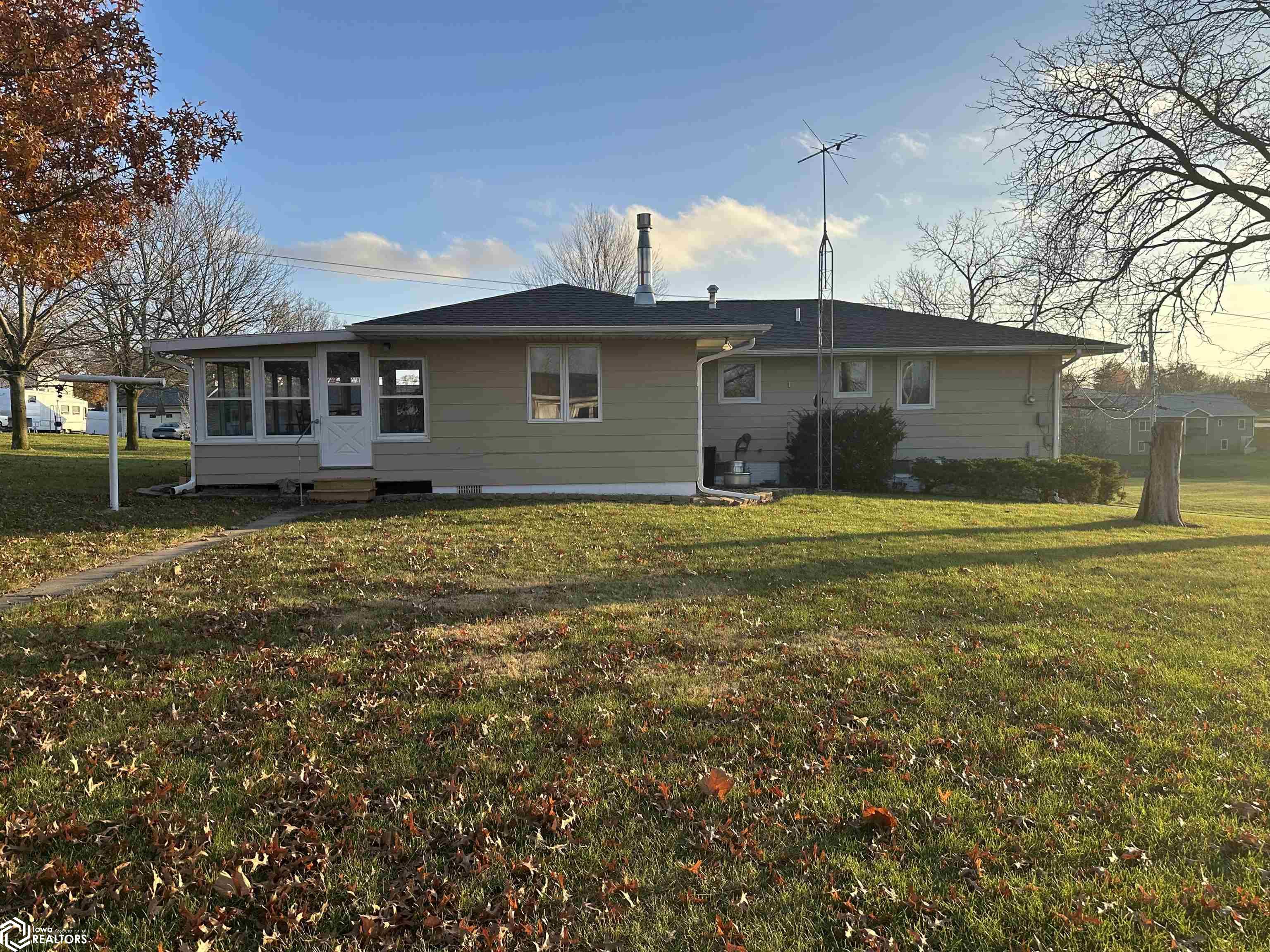 1019 Ilion Avenue, Chariton, Iowa image 5
