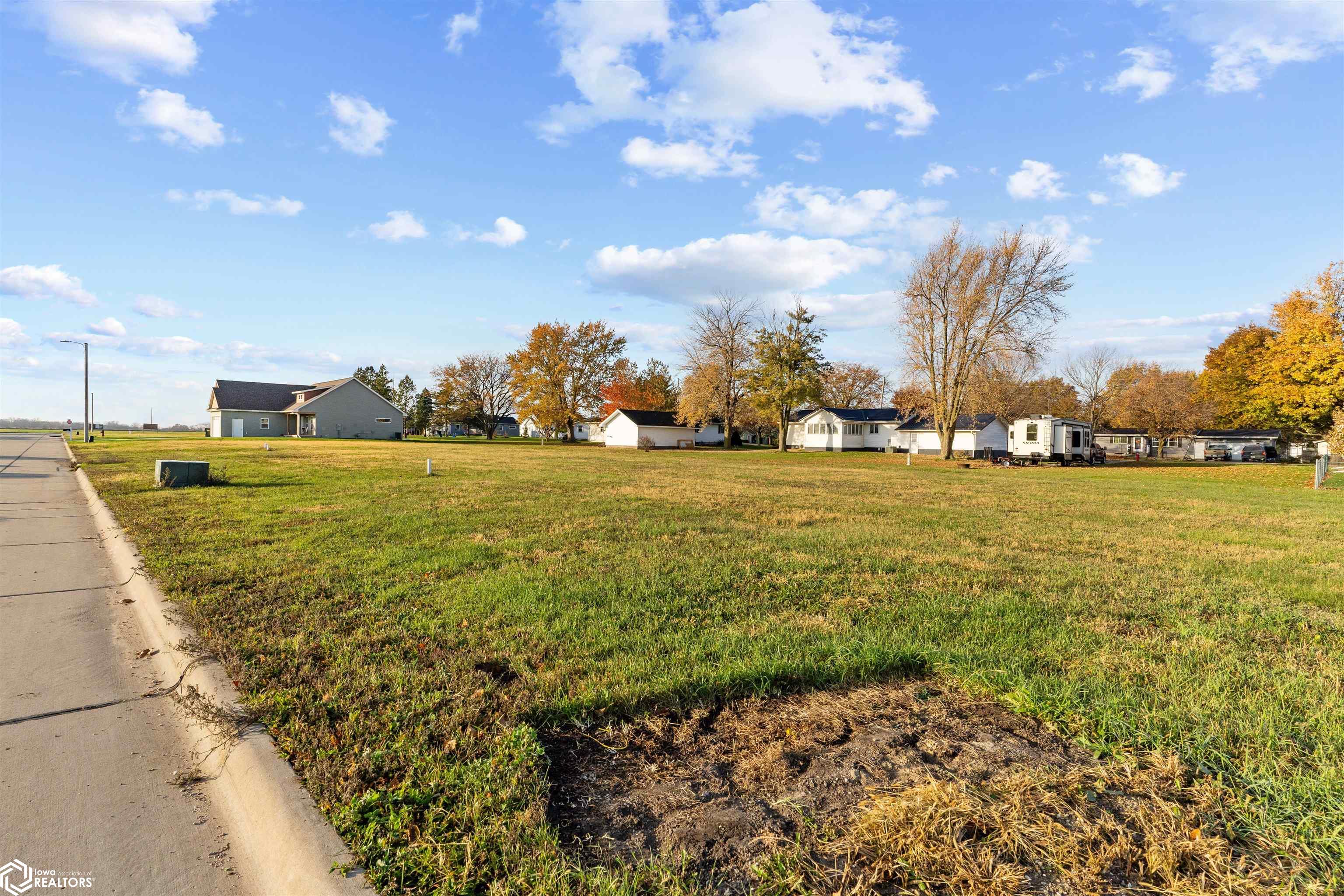 209 Laci Dru Drive, Mediapolis, Iowa image 2