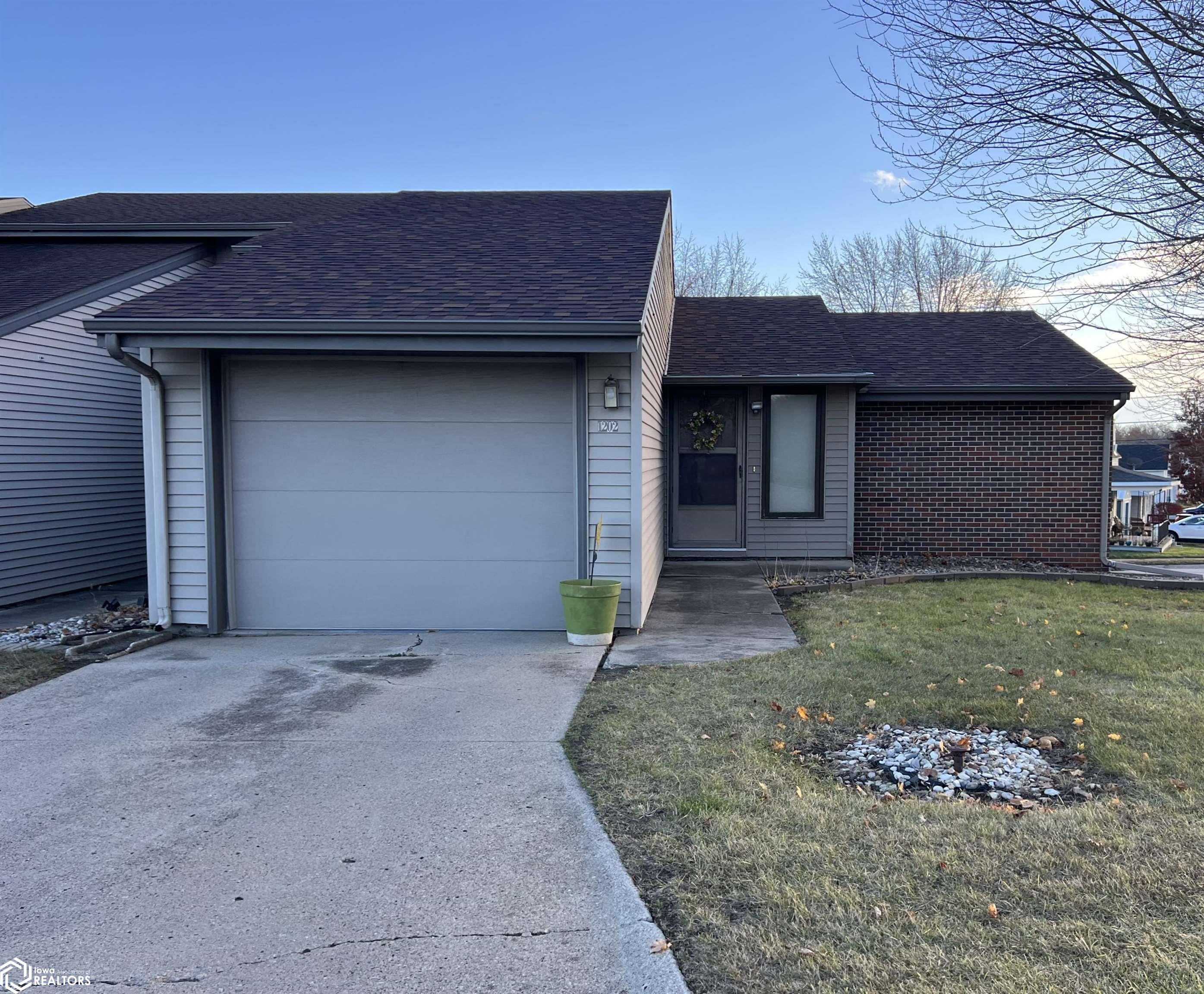 1202 N Clark Street, Carroll, Iowa image 2