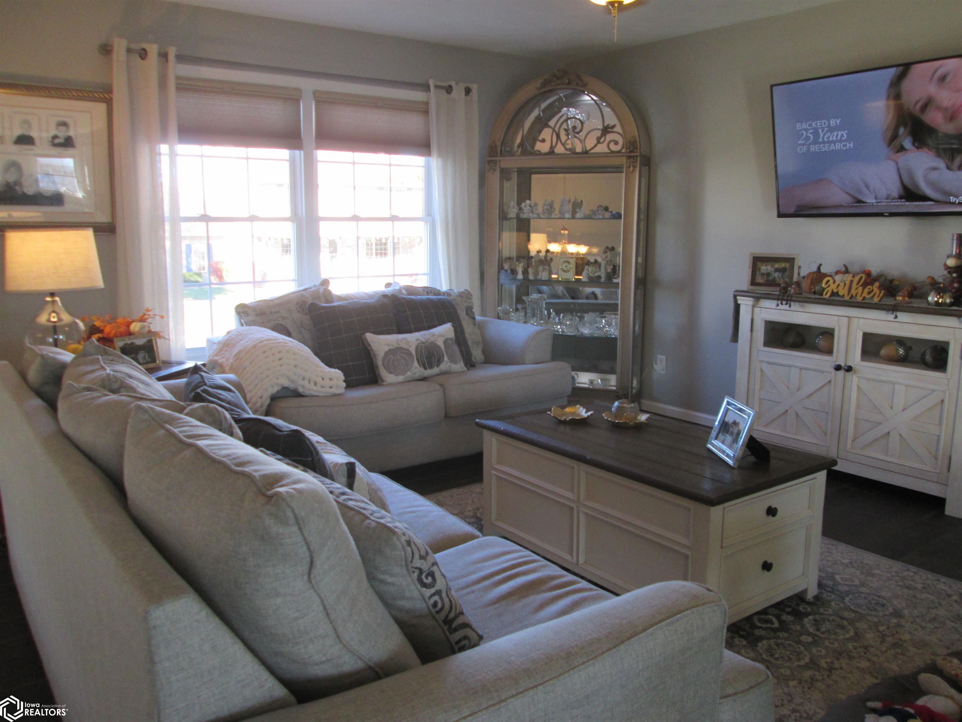 1427 Lynnwood, Burlington, Iowa image 2