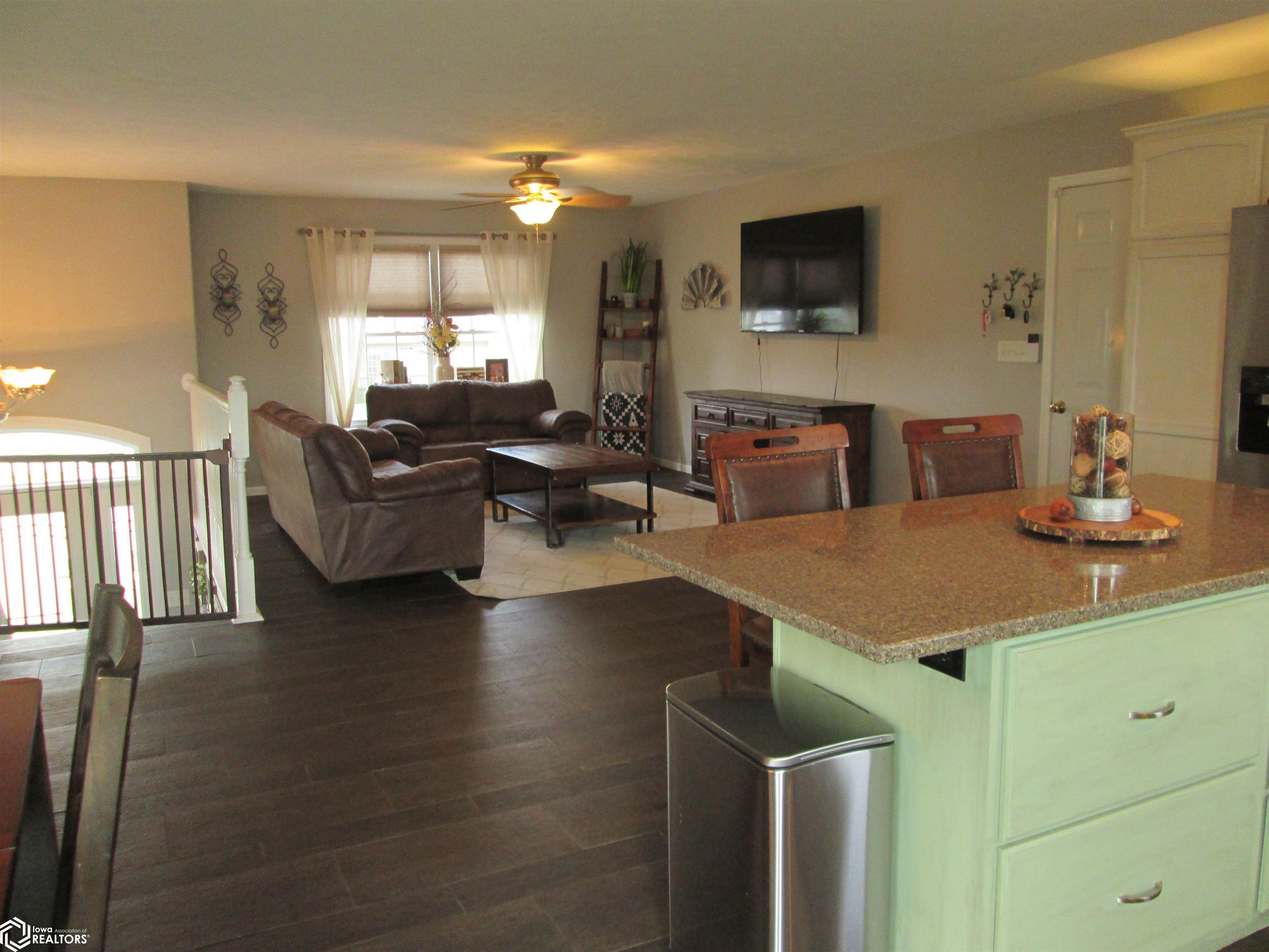 1427 Lynnwood, Burlington, Iowa image 12