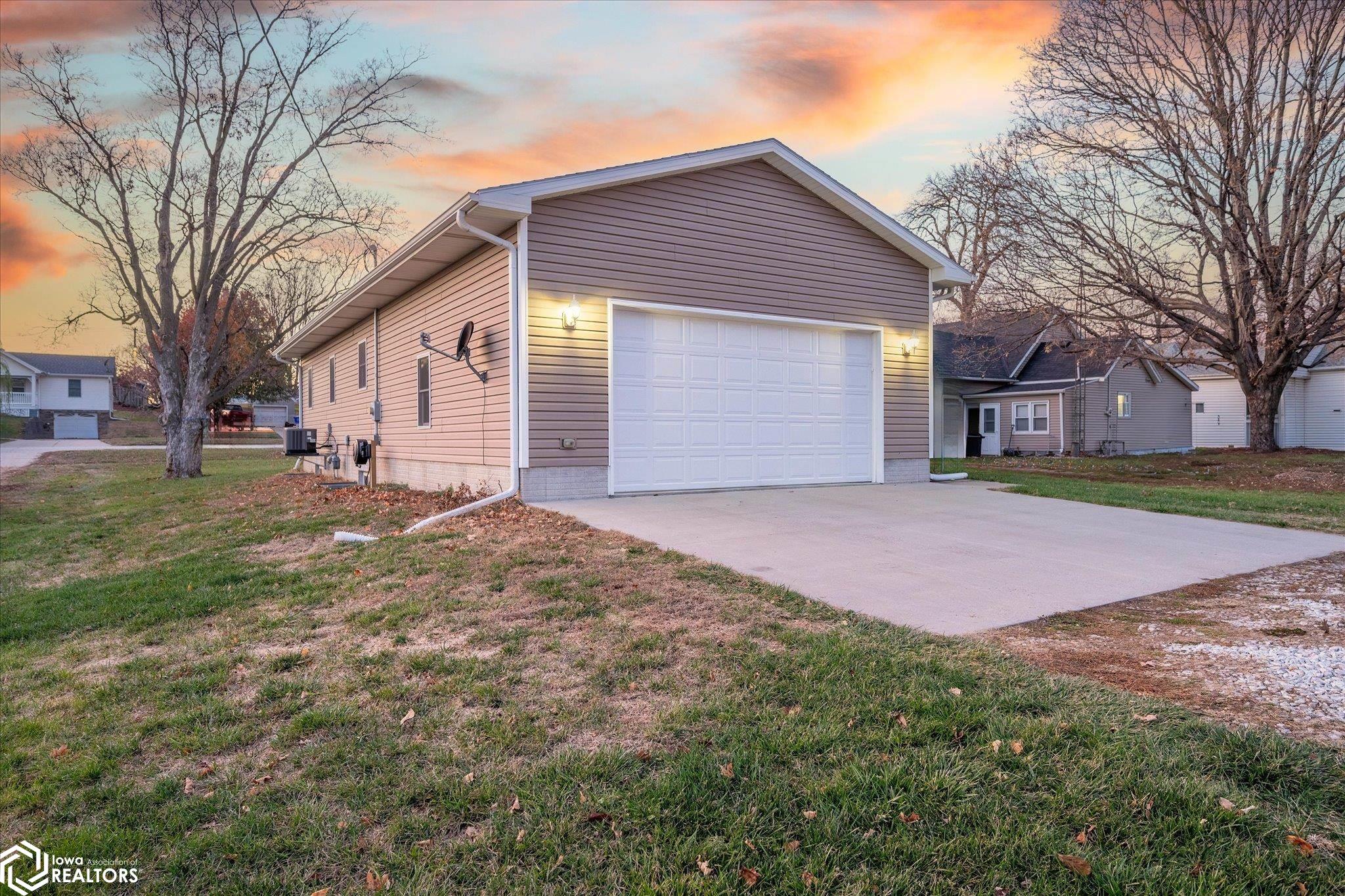 404 3rd Street, Neola, Iowa image 32