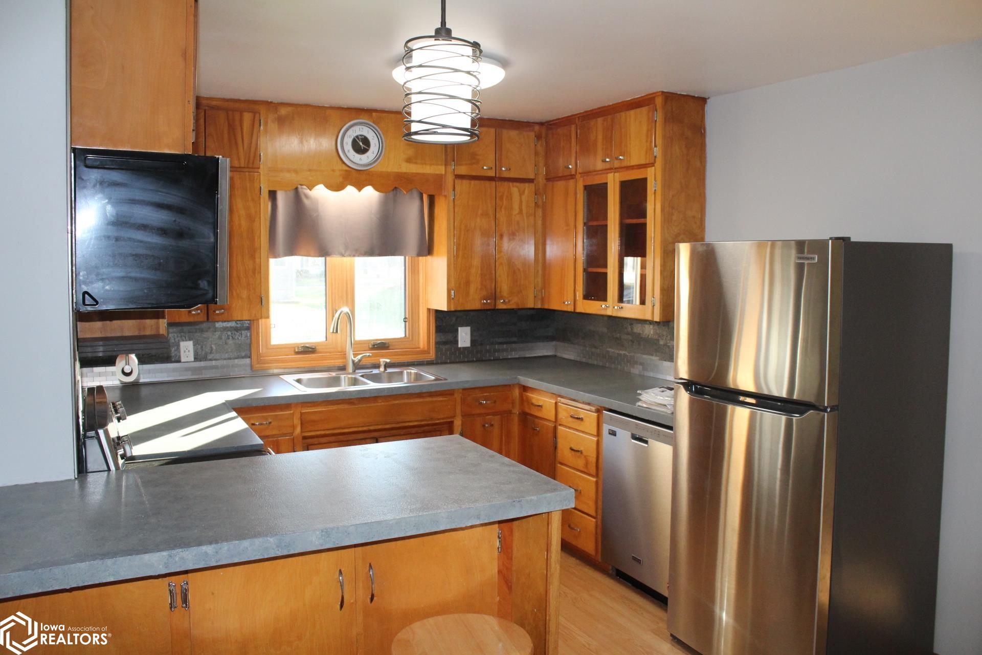 785 W 5th Street, Garner, Iowa image 6