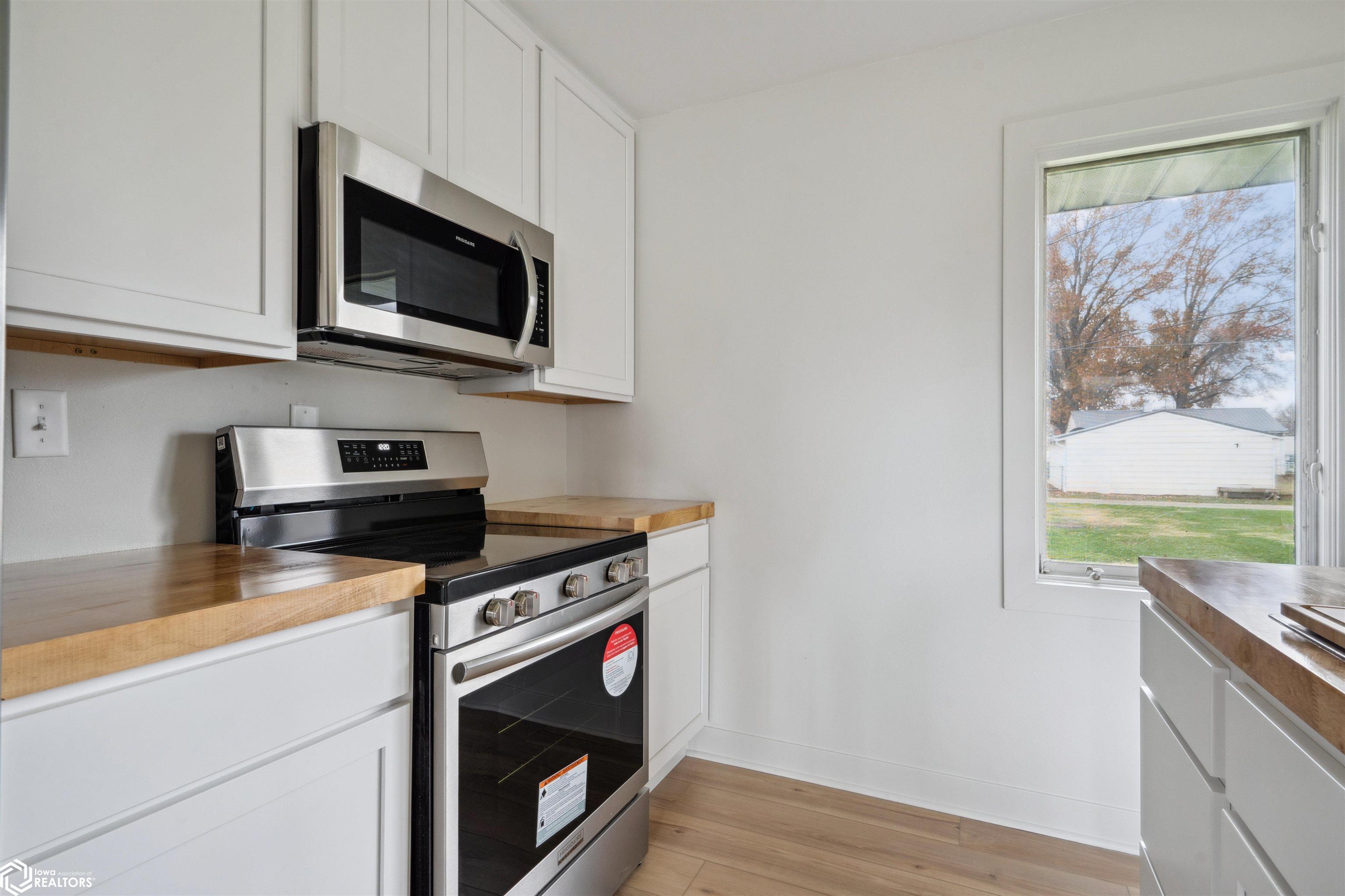 611 Leffler Street, West Burlington, Iowa image 11