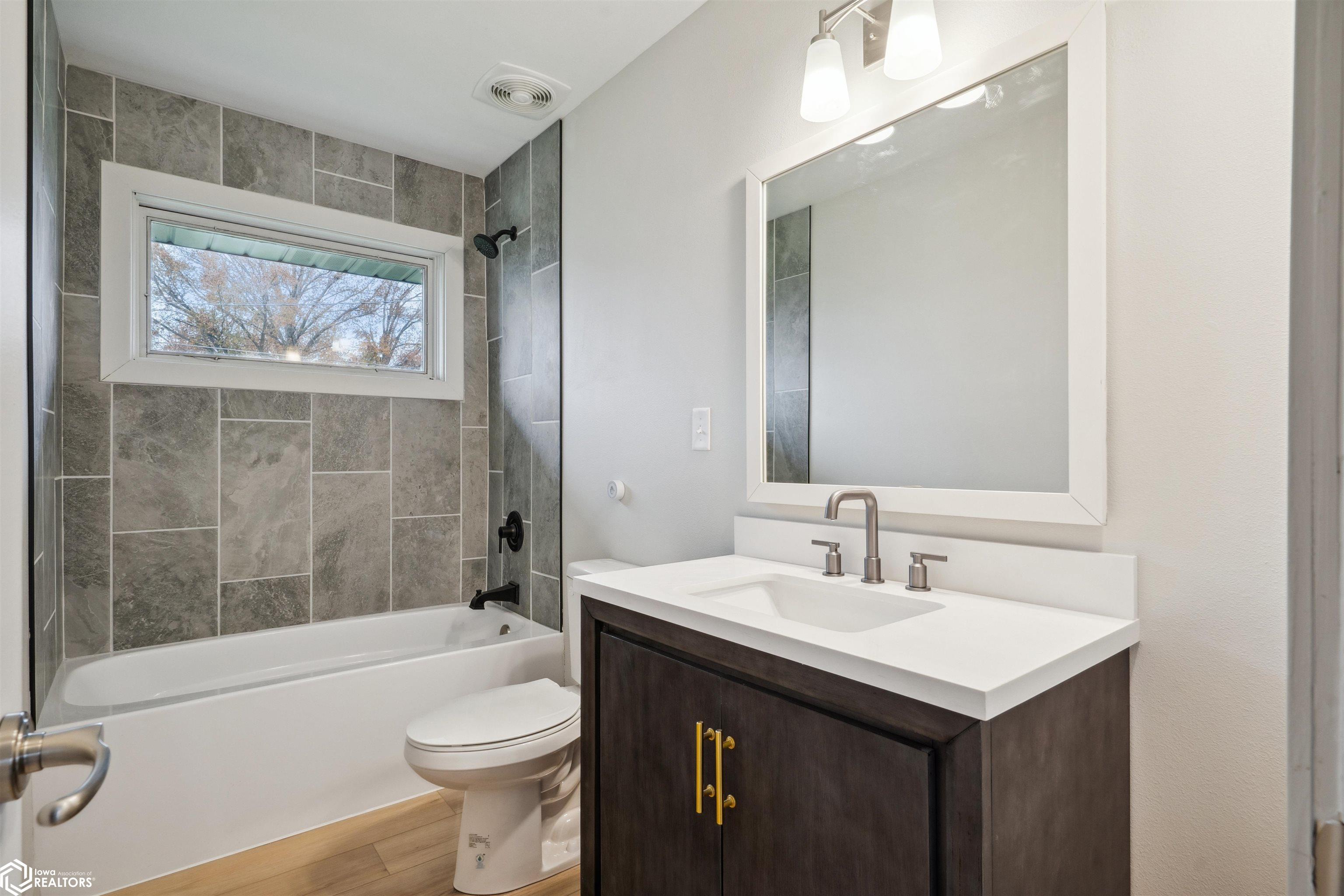 611 Leffler Street, West Burlington, Iowa image 13