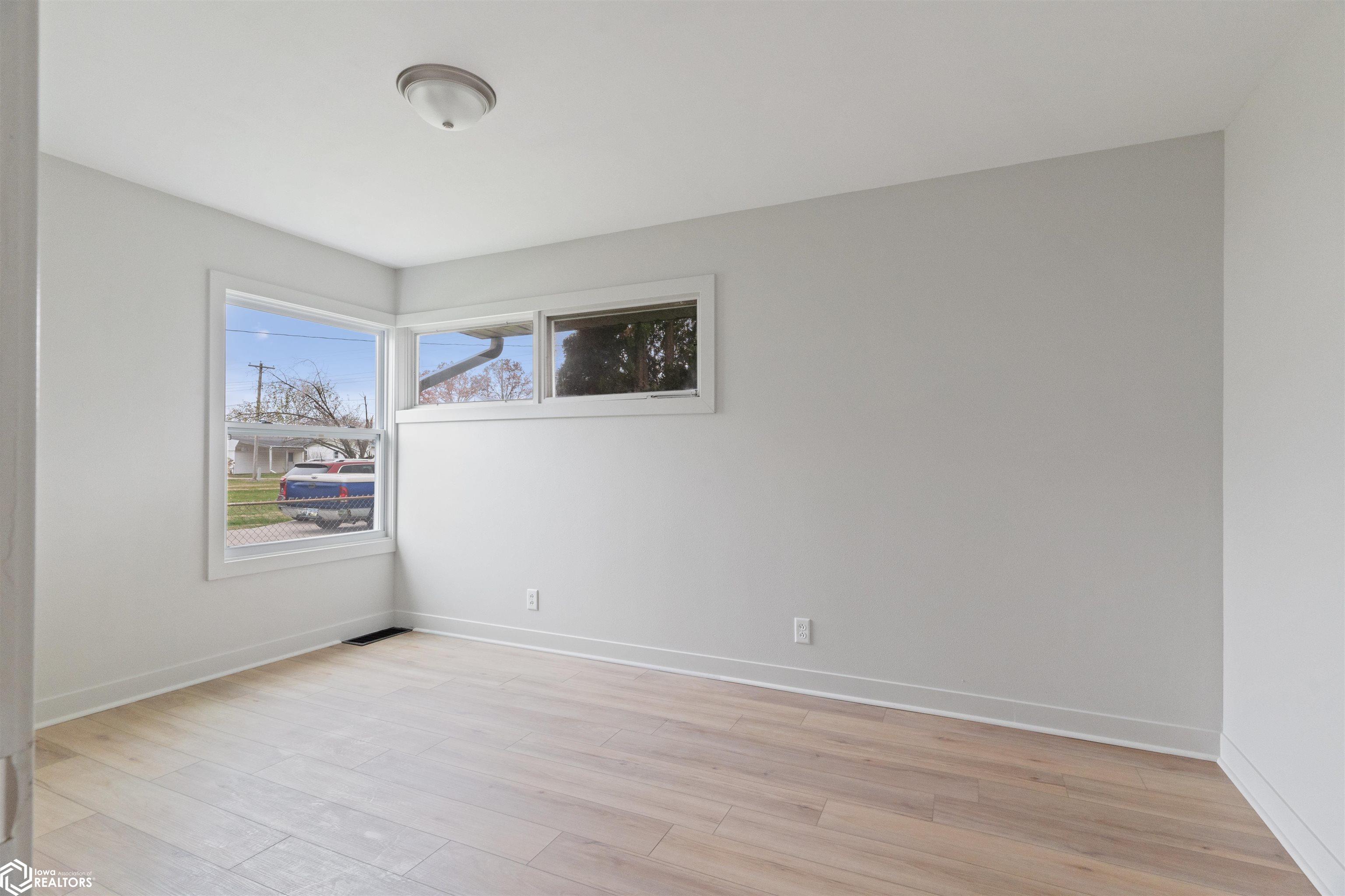 611 Leffler Street, West Burlington, Iowa image 17