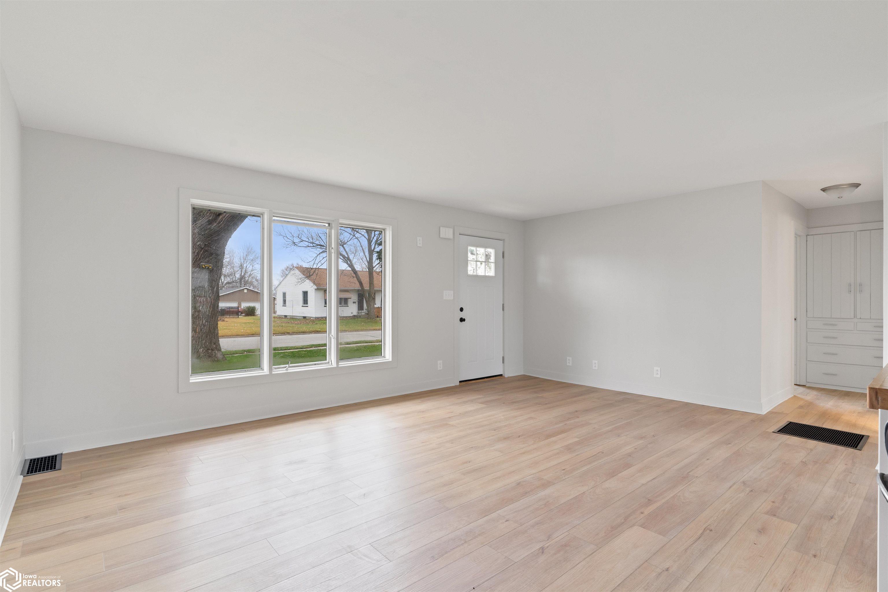 611 Leffler Street, West Burlington, Iowa image 4