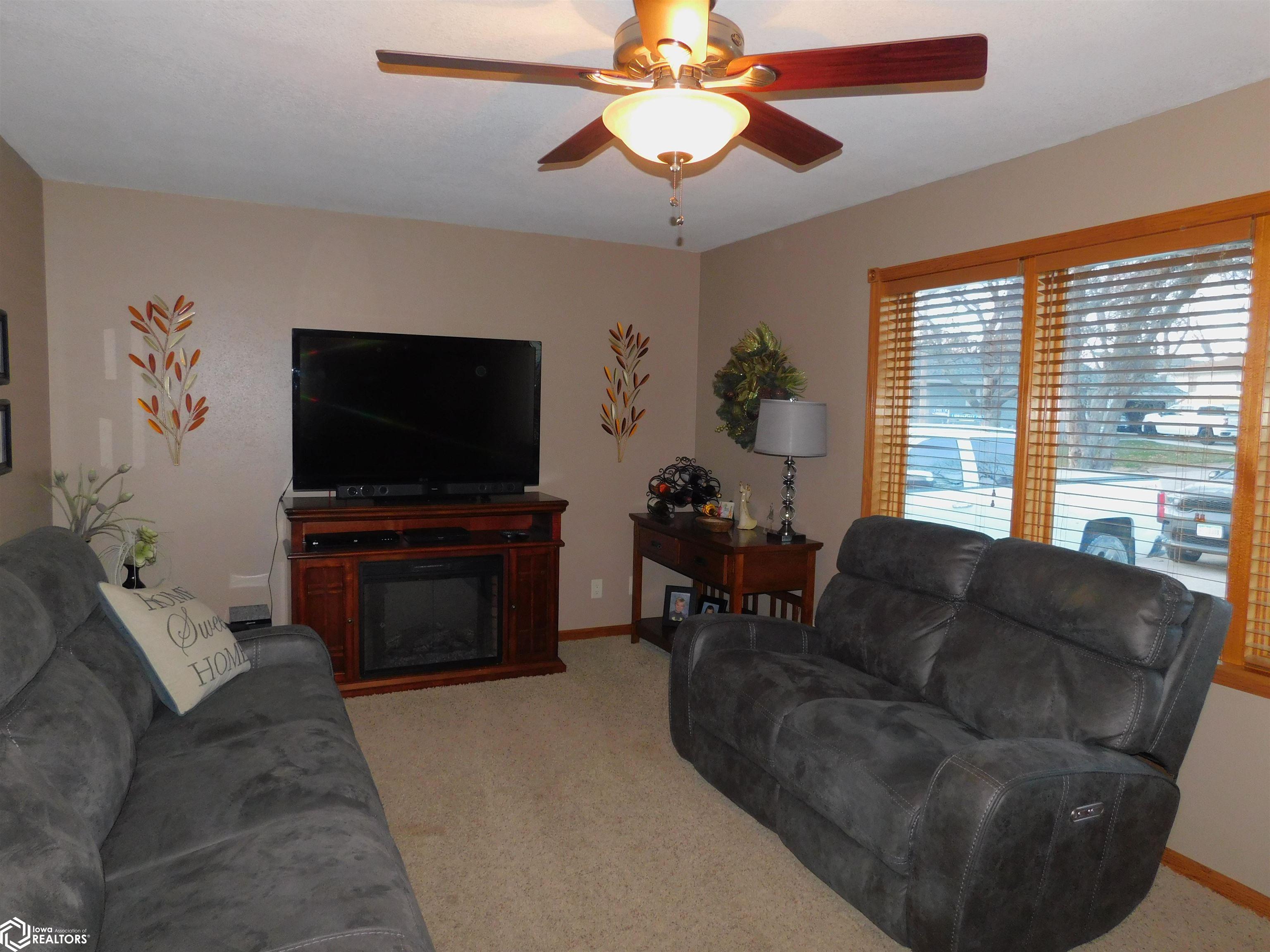 800 S Park Drive, Denison, Iowa image 2