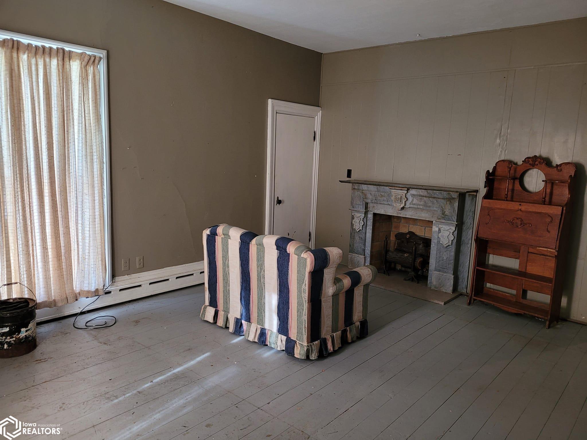 202 N West Street, Sigourney, Iowa image 19