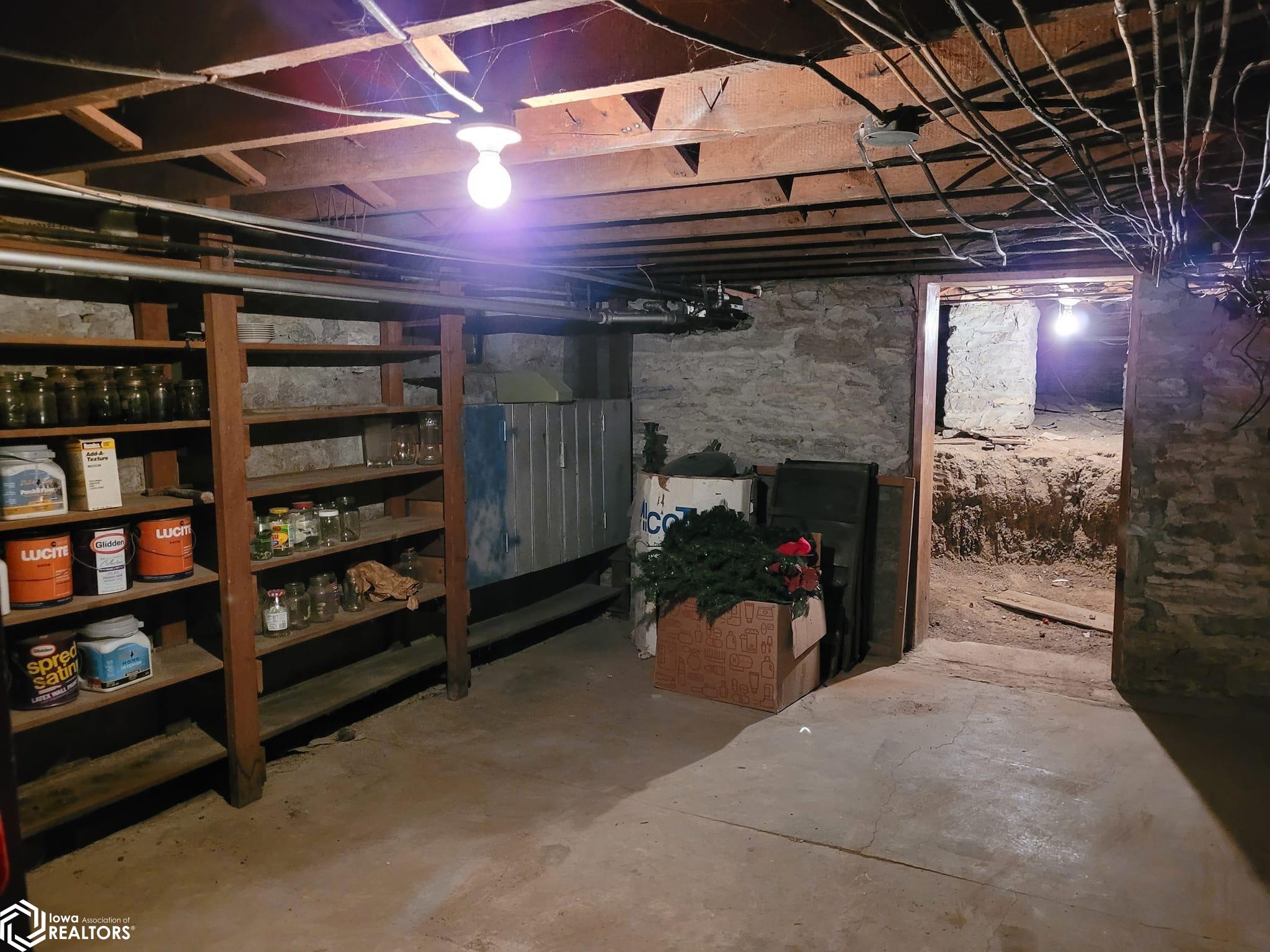 202 N West Street, Sigourney, Iowa image 38