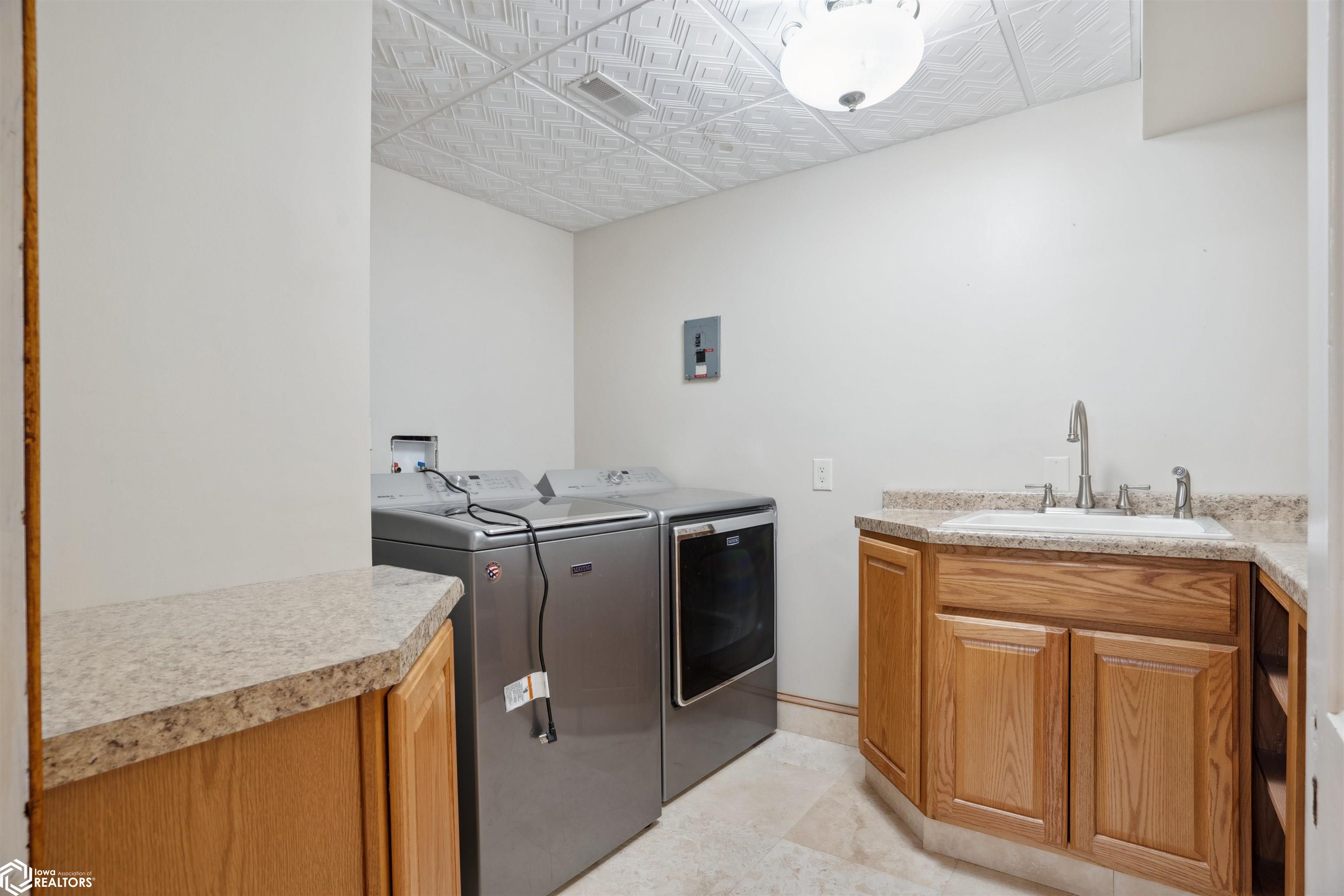 1012 Westwood Drive, Mount Pleasant, Iowa image 23