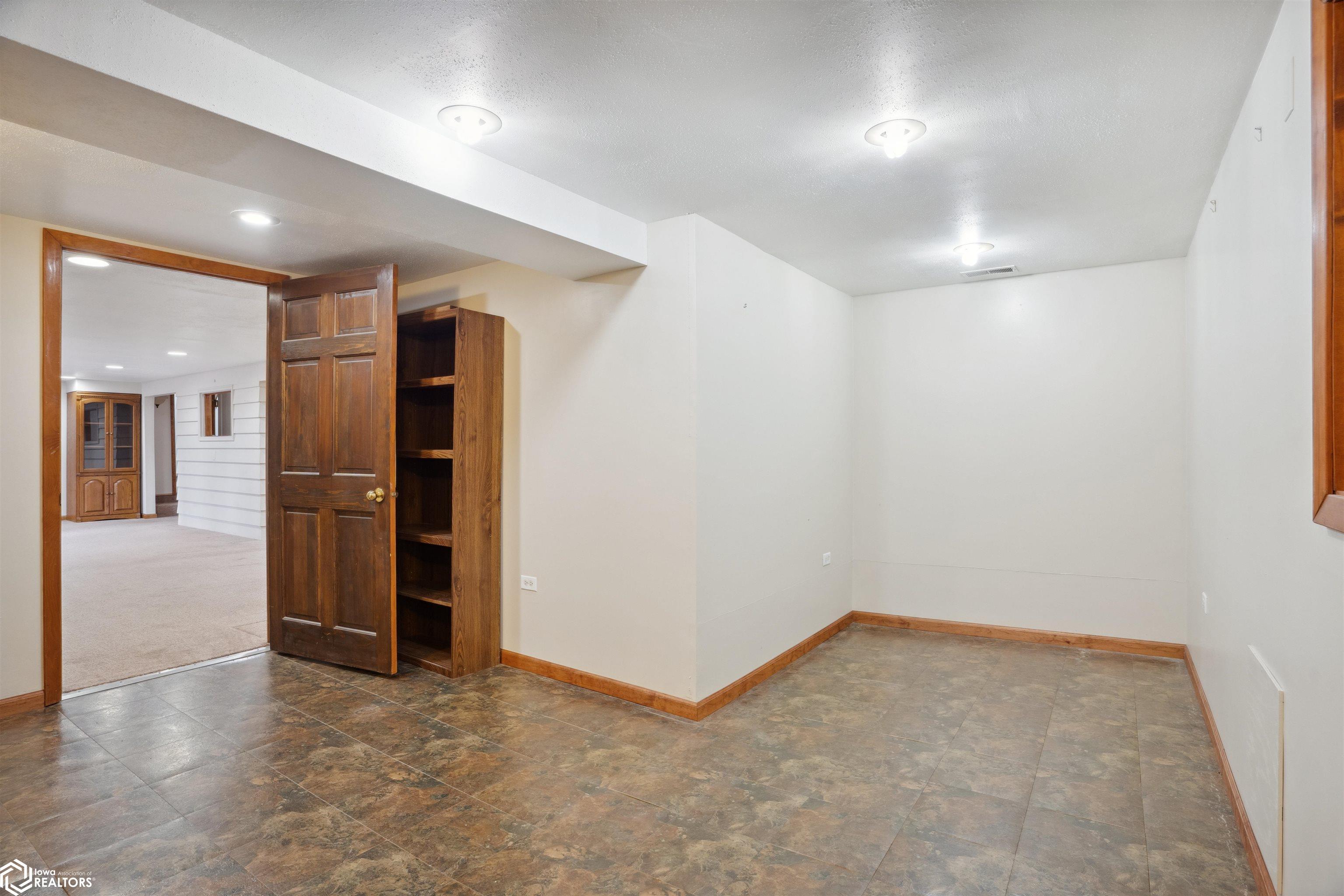 1012 Westwood Drive, Mount Pleasant, Iowa image 27
