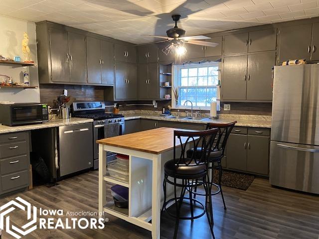 2425 Deer Avenue, Britt, Iowa image 4