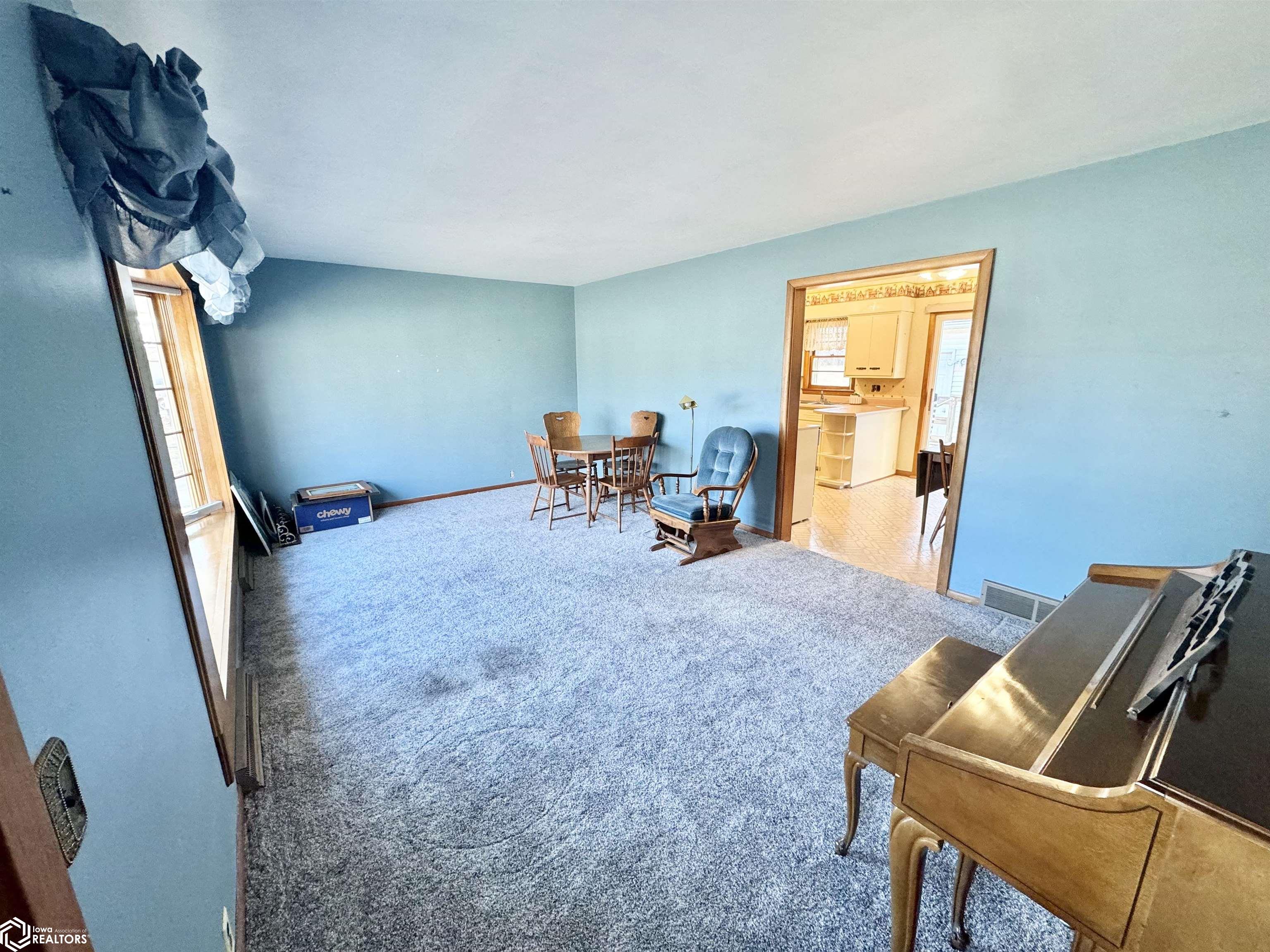 613 S 11th St, Clear Lake, Iowa image 2