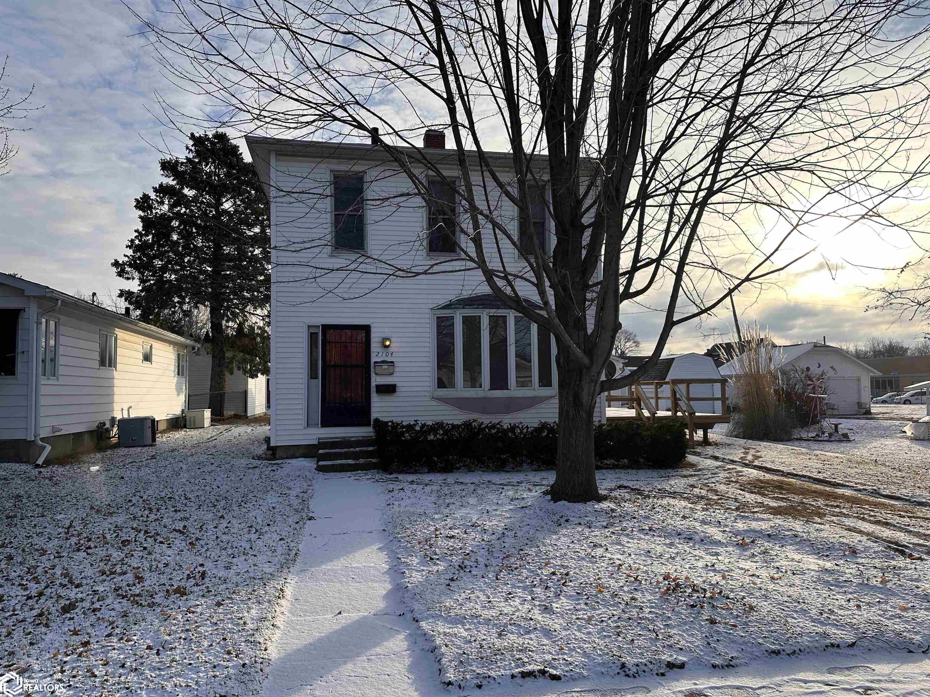 2104 Madison Avenue, Burlington, Iowa image 1