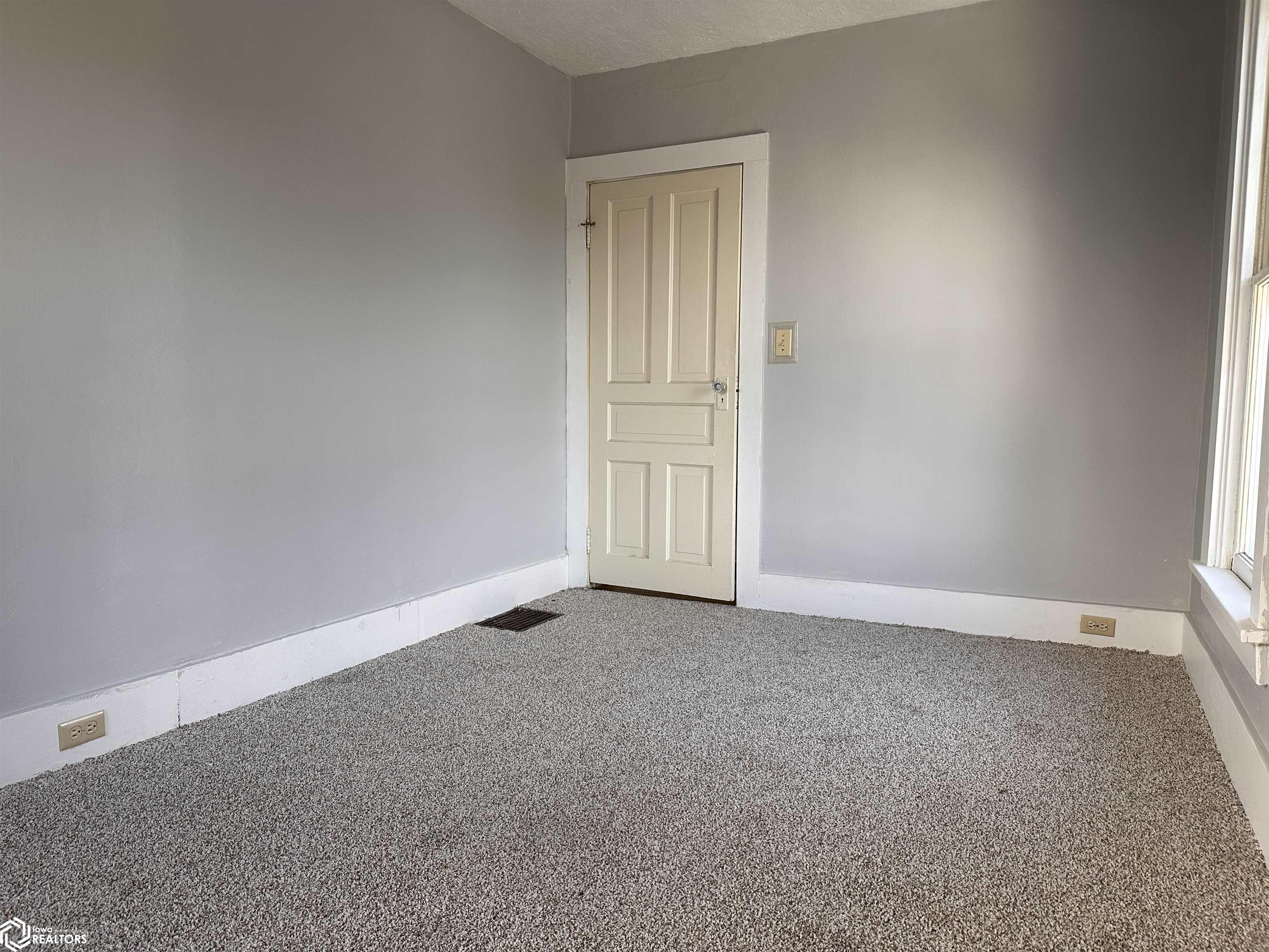 2104 Madison Avenue, Burlington, Iowa image 9