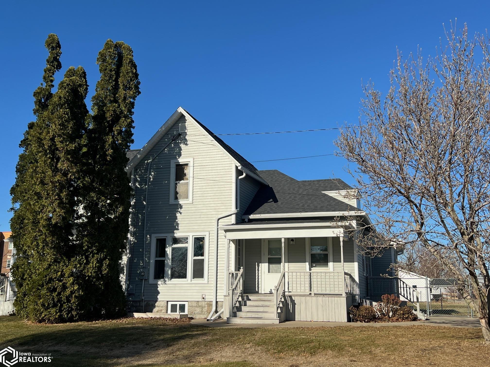 404 Broad Street, Grinnell, Iowa image 3