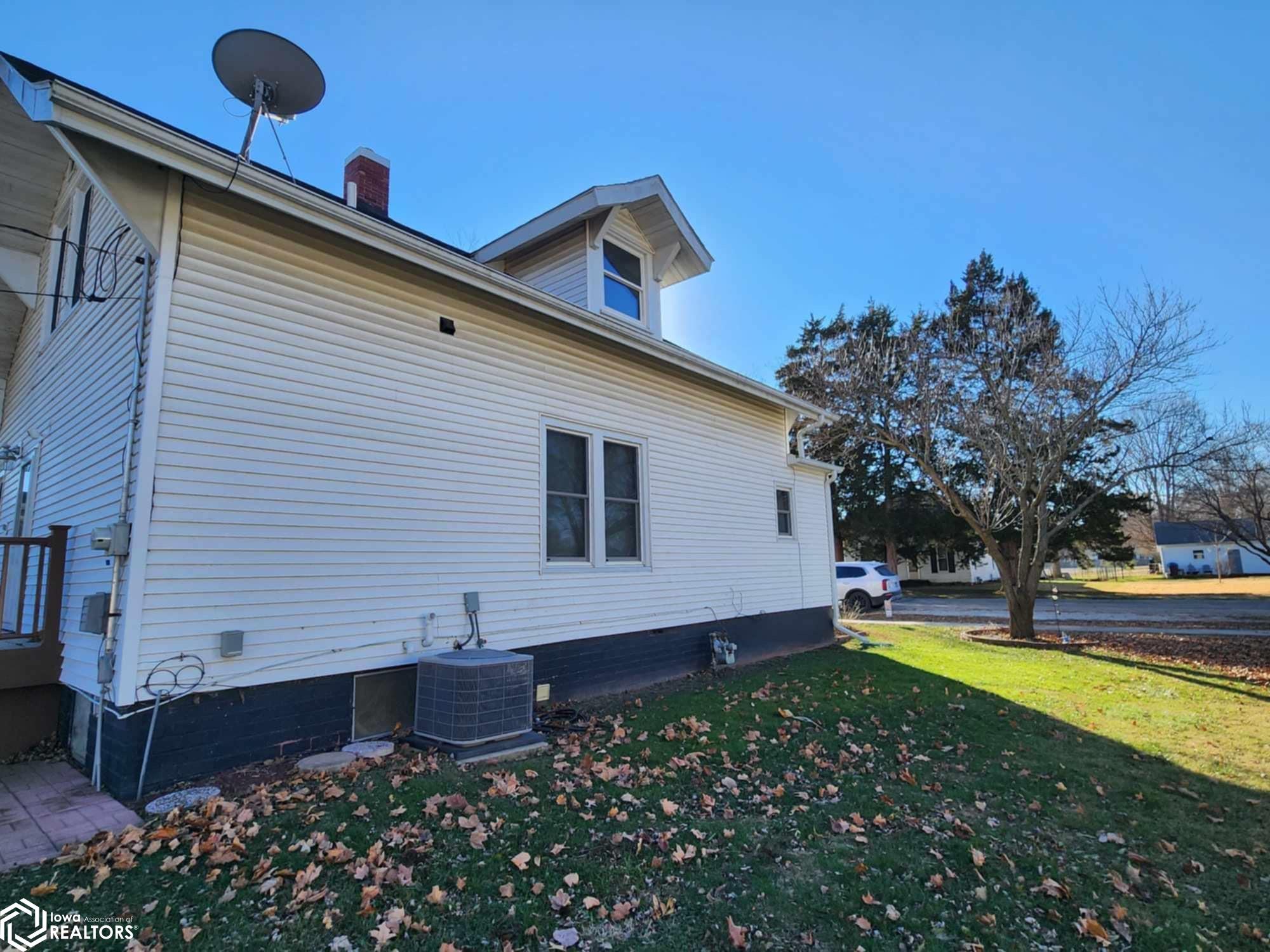 309 S Elizabeth, Stronghurst, Illinois image 4