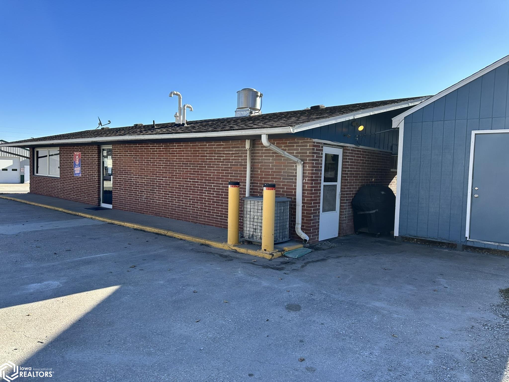 300 - 302 9th Street, Corning, Iowa image 4