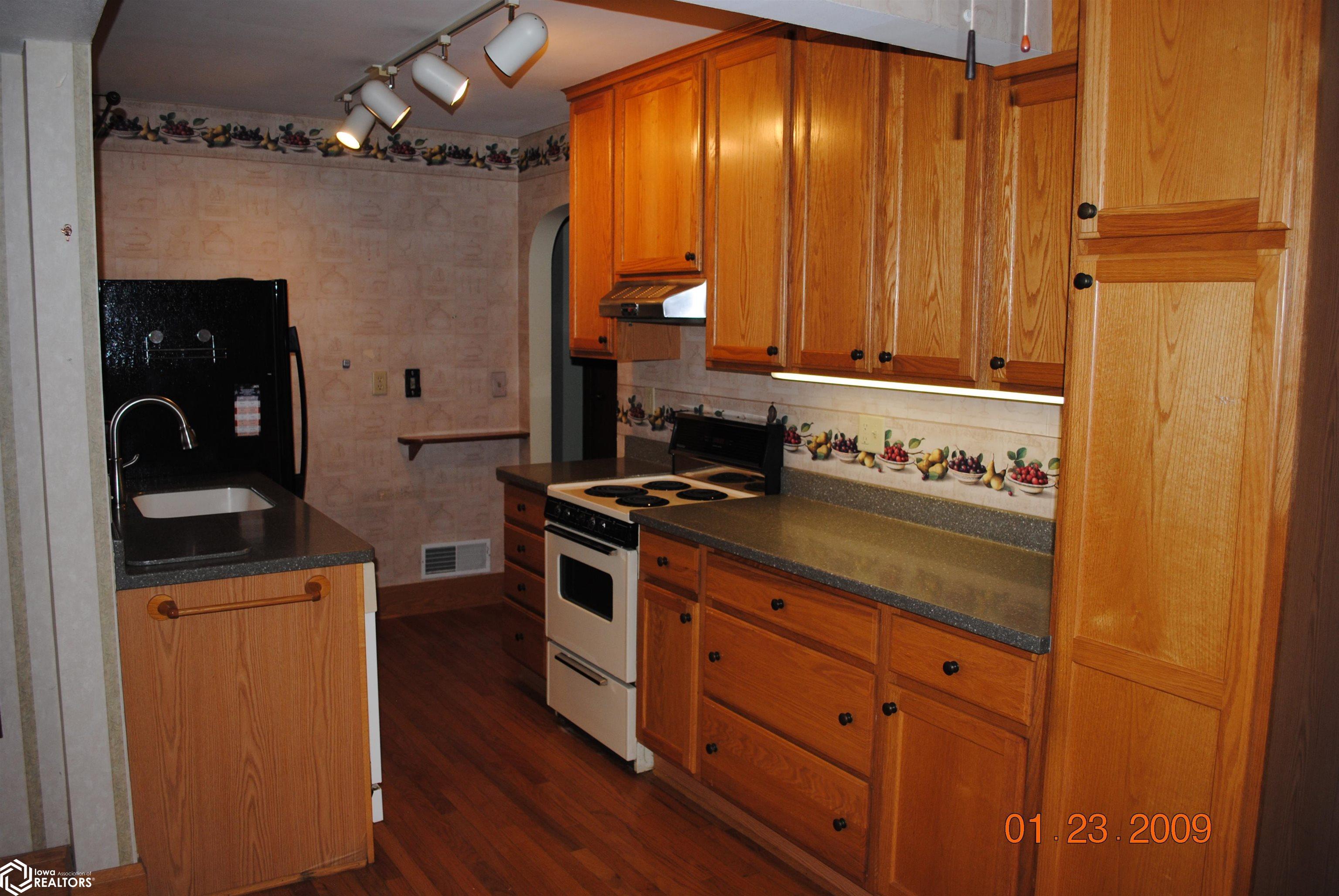 706 N Main, Mount Pleasant, Iowa image 5