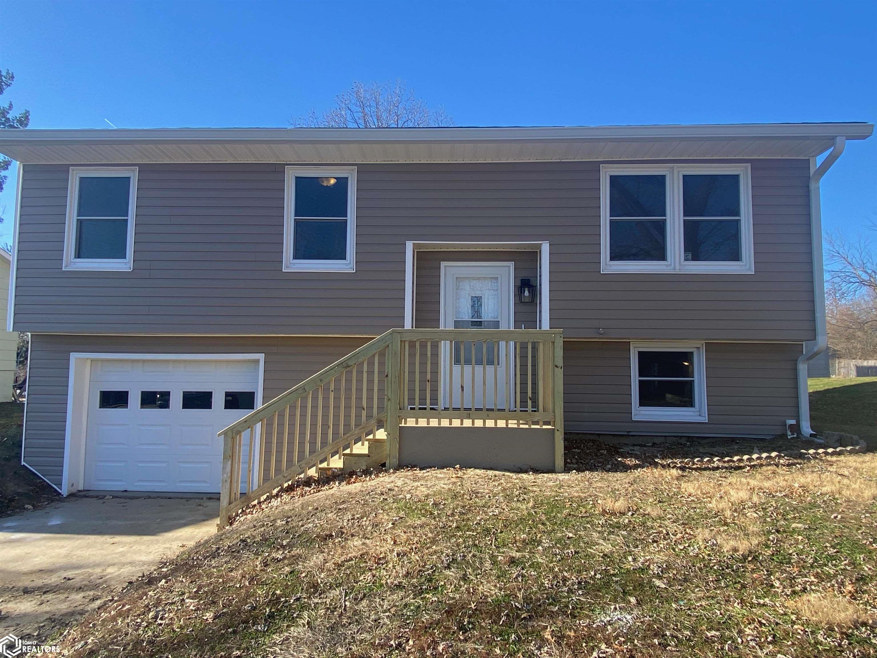 1508 Southview Cir, Fairfield, Iowa image 1