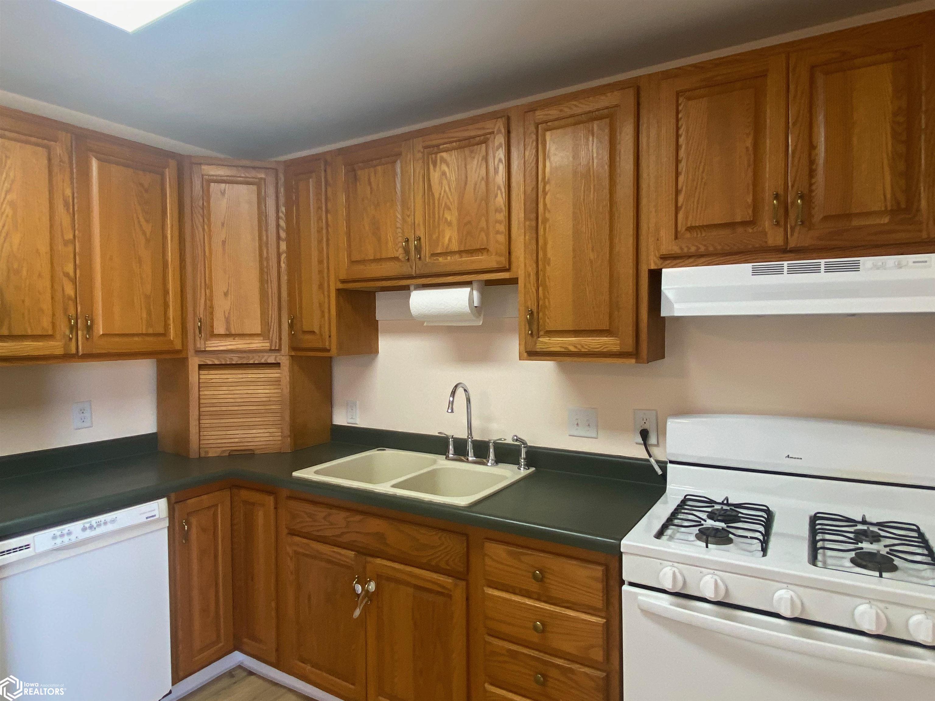 1508 Southview Cir, Fairfield, Iowa image 9