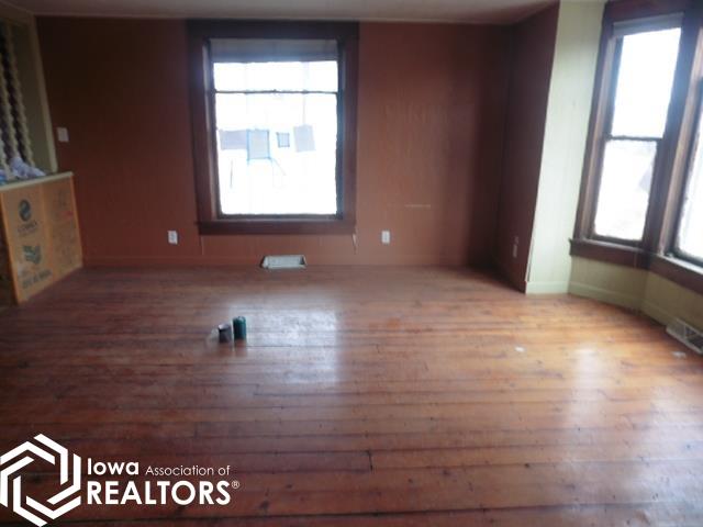 321 3rd Street, Moorhead, Iowa image 3