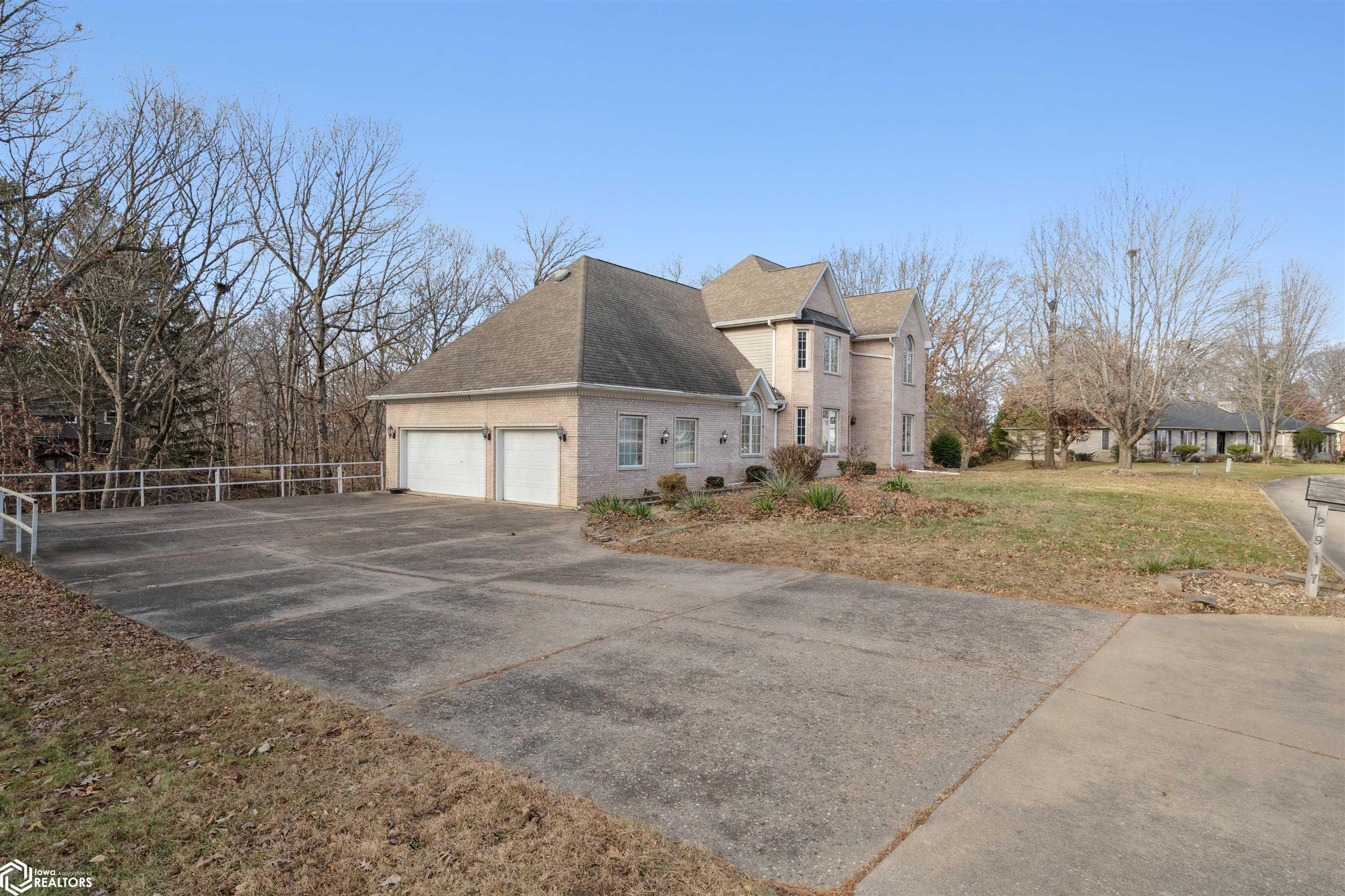 2917 Woodland Drive, Burlington, Iowa image 2