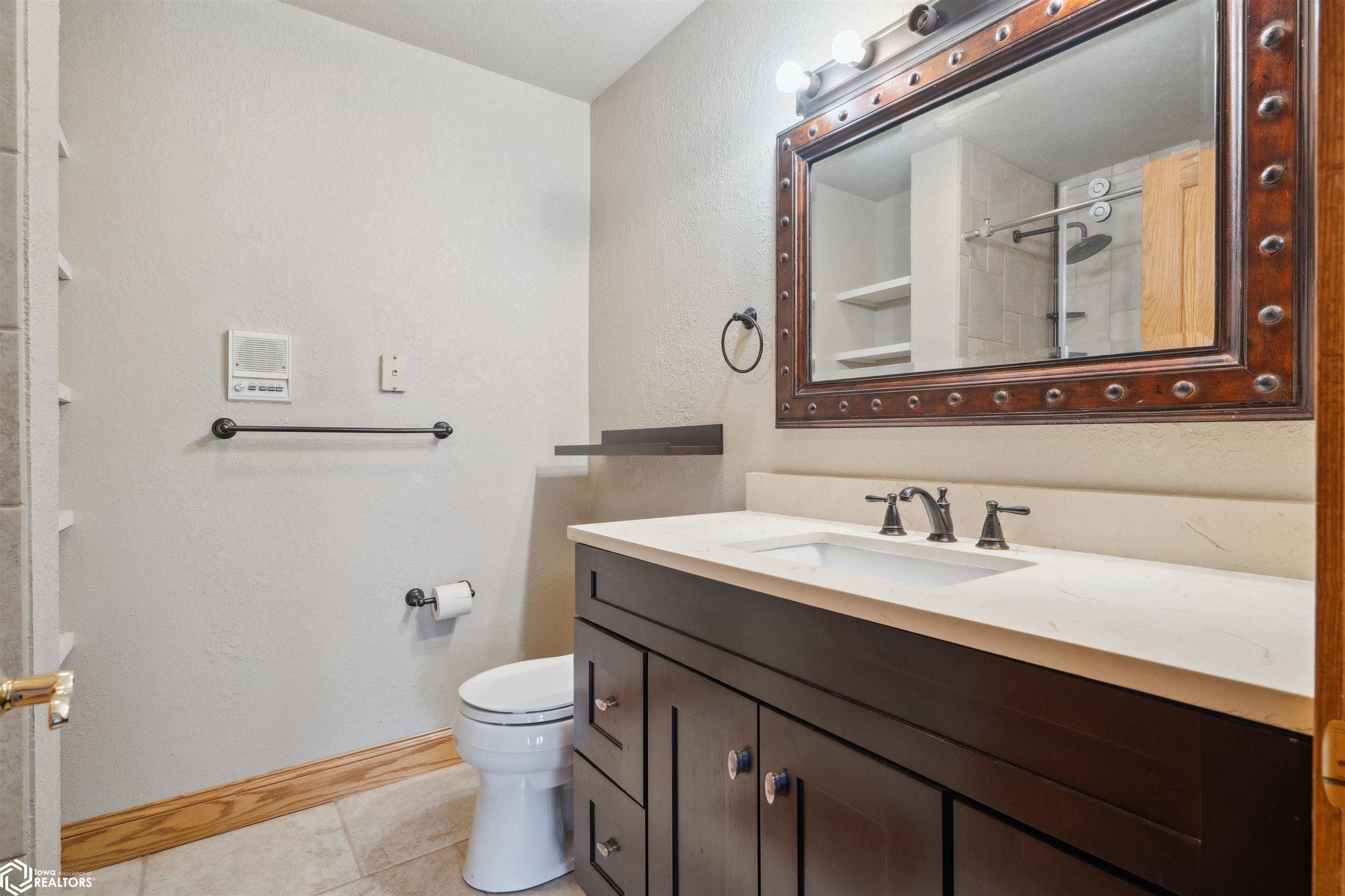 2917 Woodland Drive, Burlington, Iowa image 27
