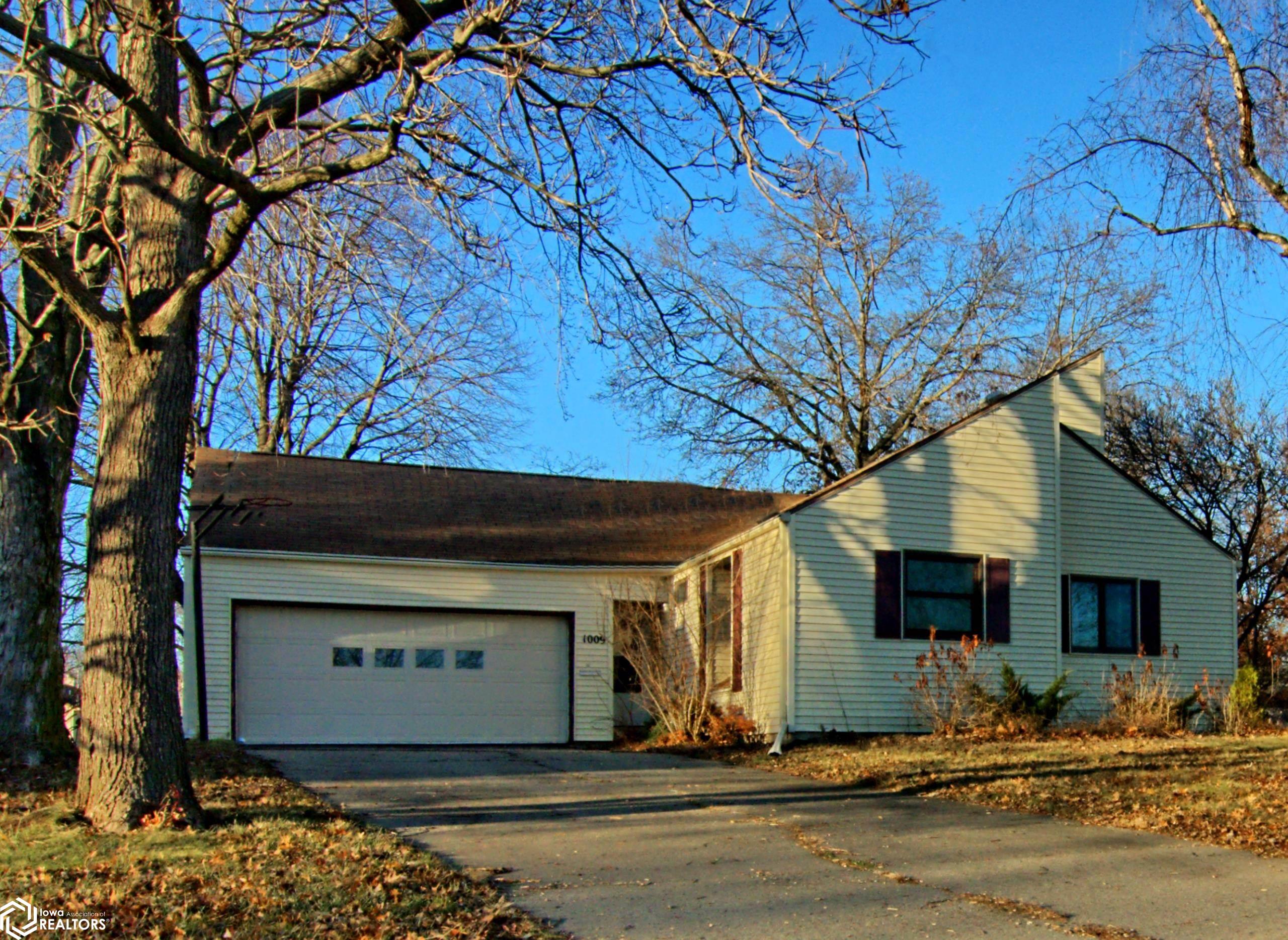 1009 Southview Drive, Fairfield, Iowa image 1