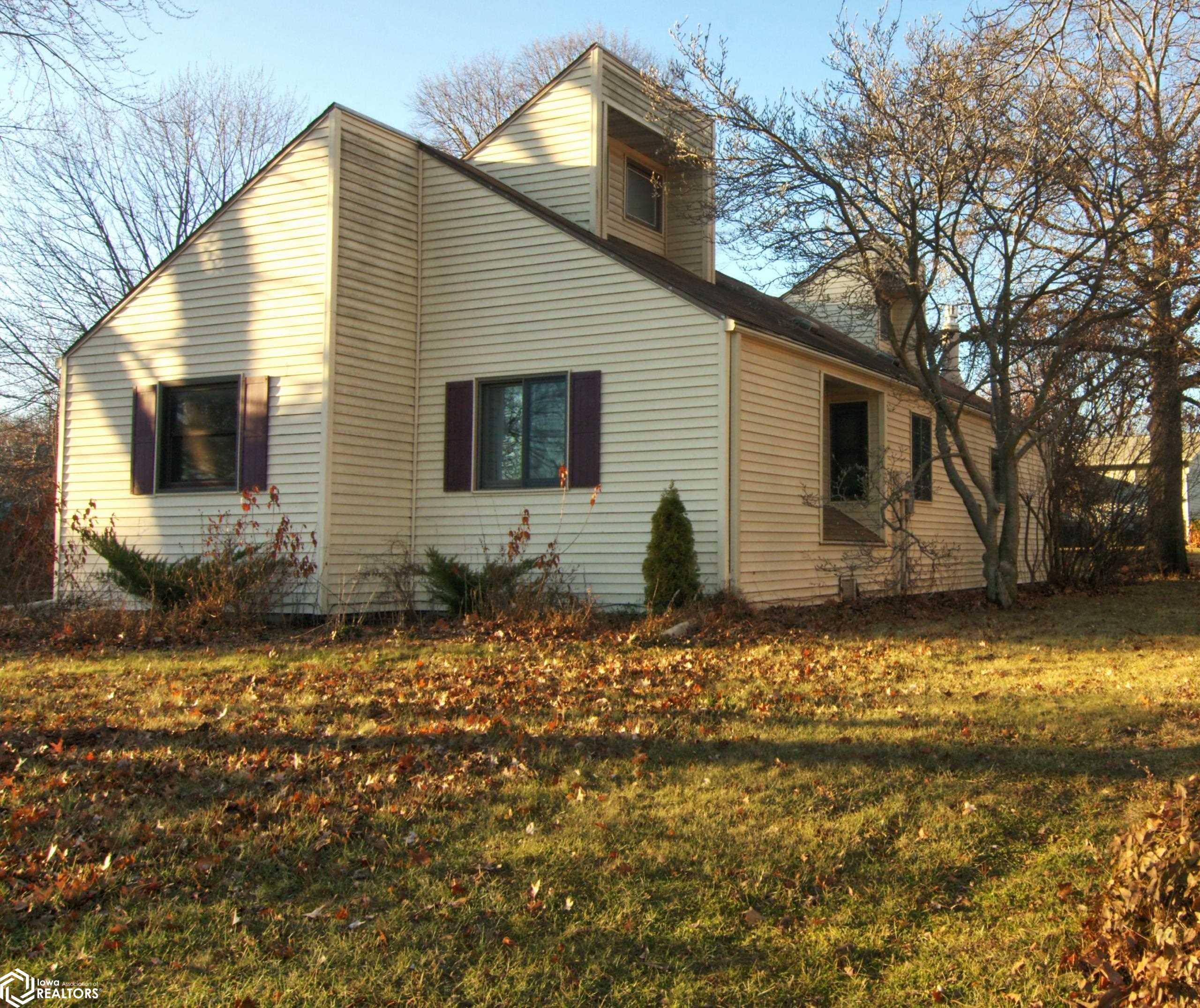 1009 Southview Drive, Fairfield, Iowa image 2