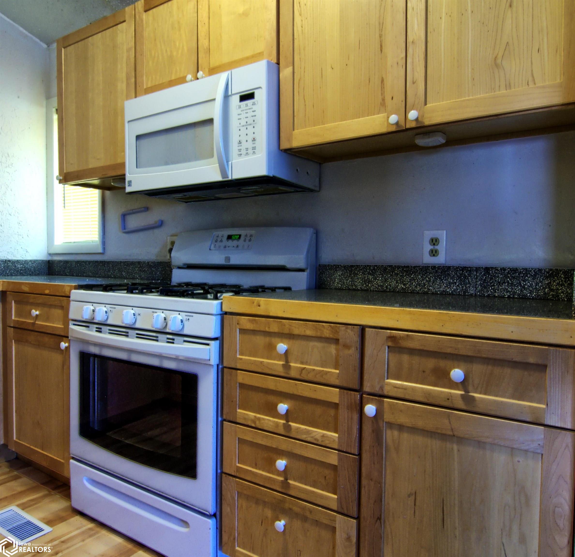 1009 Southview Drive, Fairfield, Iowa image 13