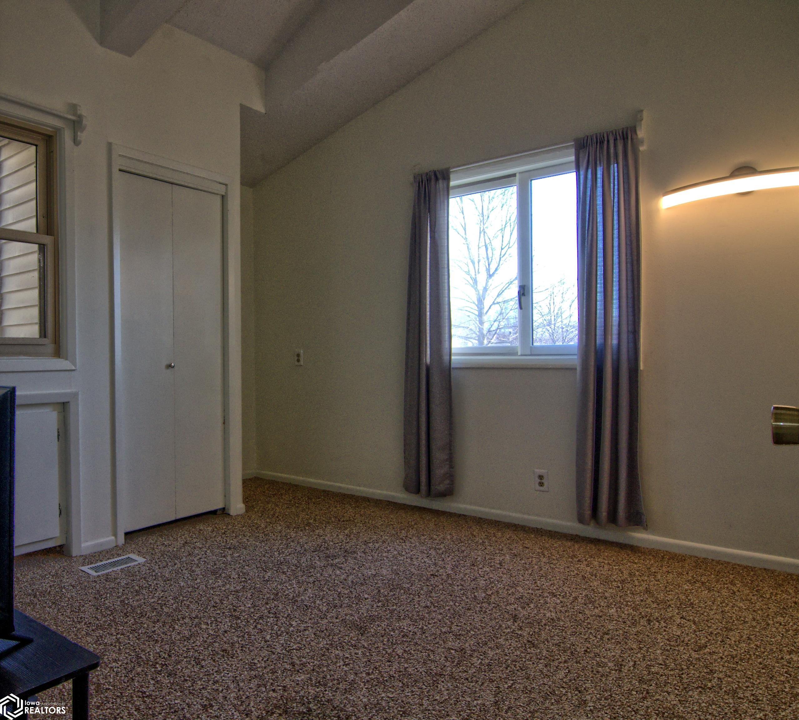 1009 Southview Drive, Fairfield, Iowa image 14