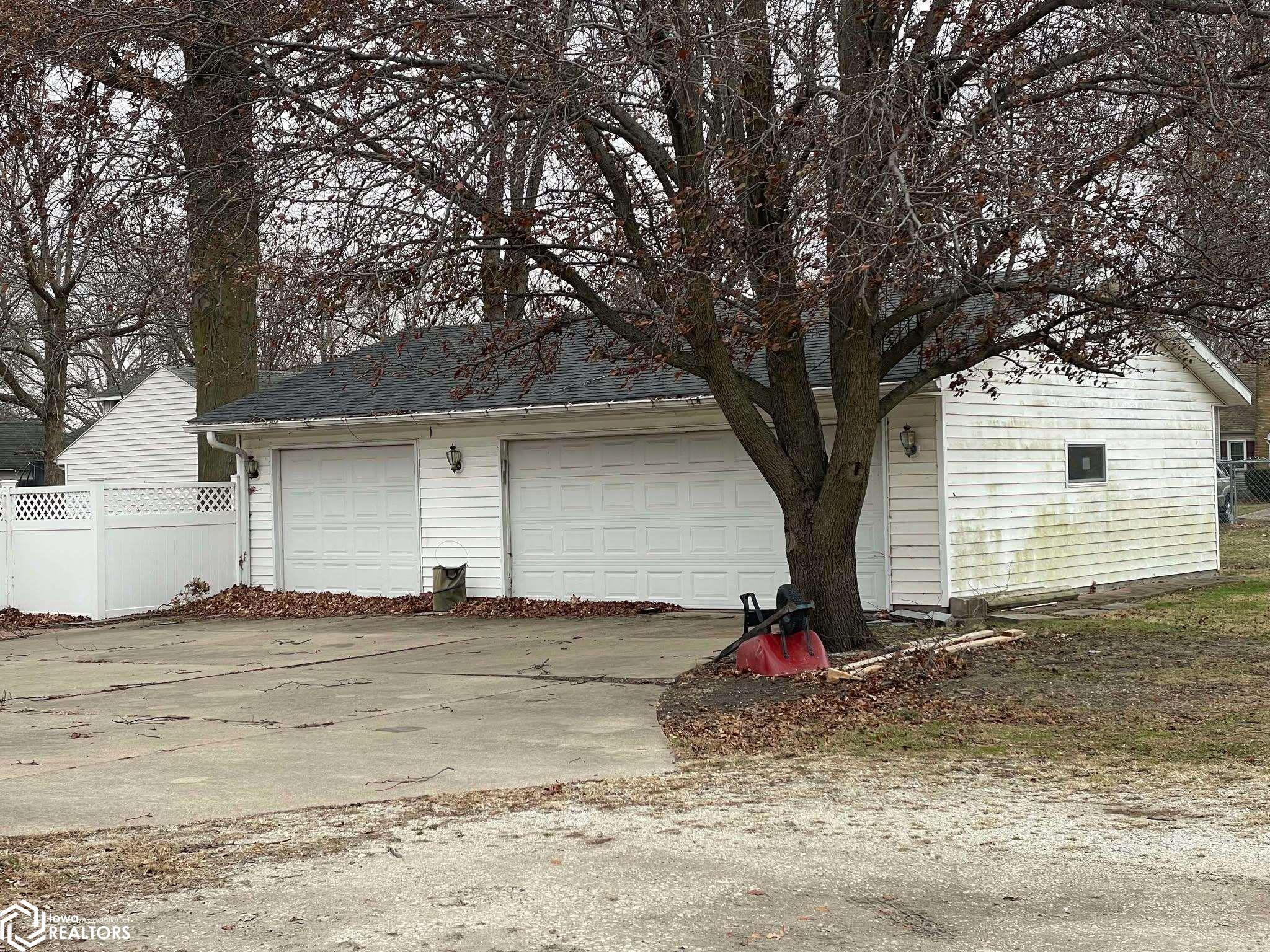 1728 Dodge Street, Burlington, Iowa image 16