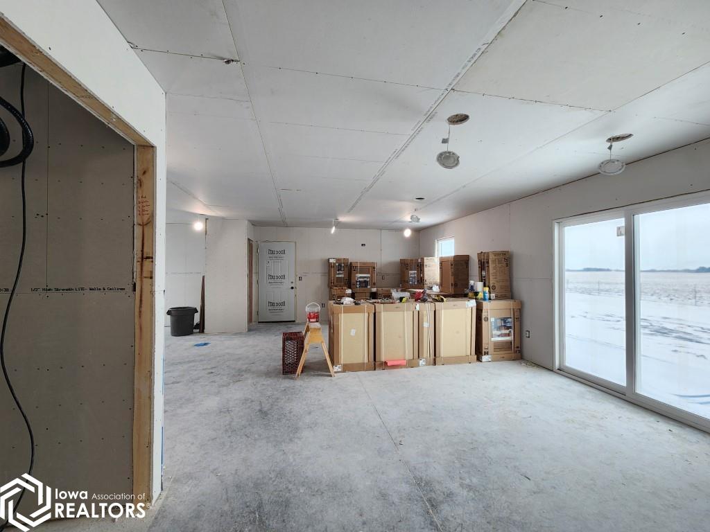 2506 S 32nd Street, Clear Lake, Iowa image 4
