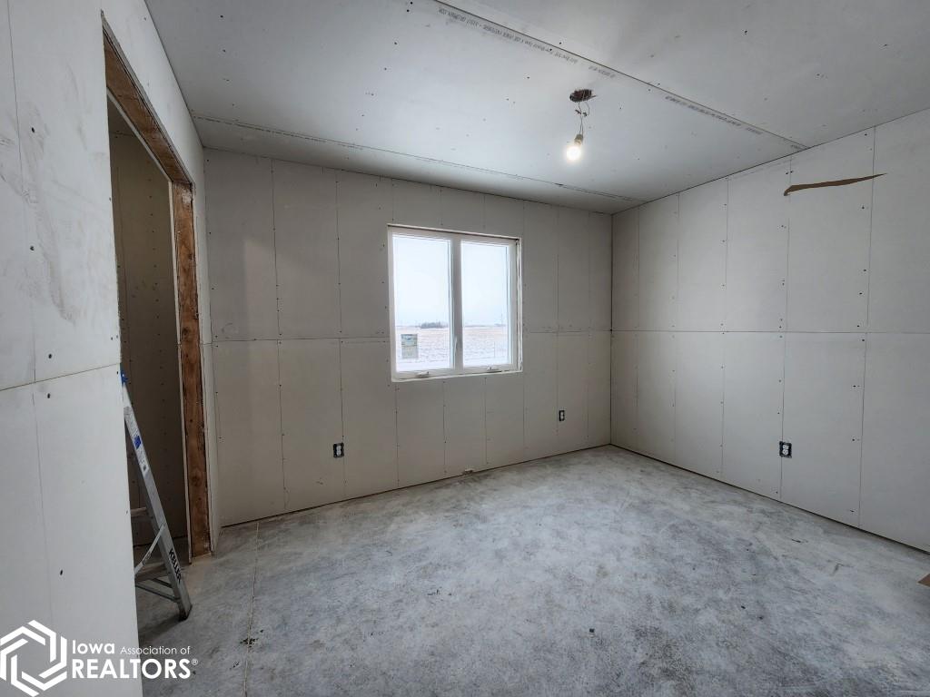 2506 S 32nd Street, Clear Lake, Iowa image 7
