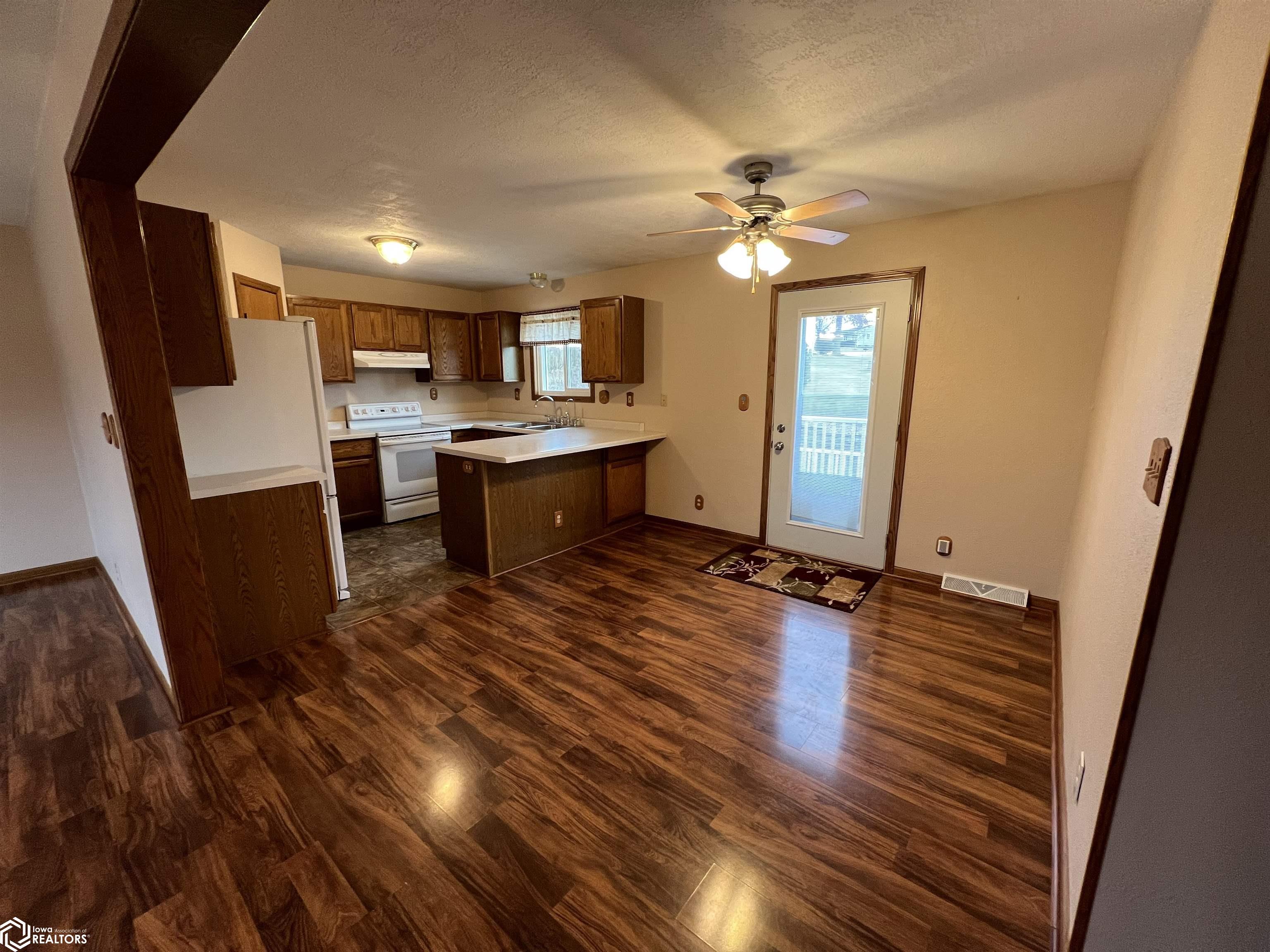 1519 Rainbow Drive, Belle Plaine, Iowa image 9
