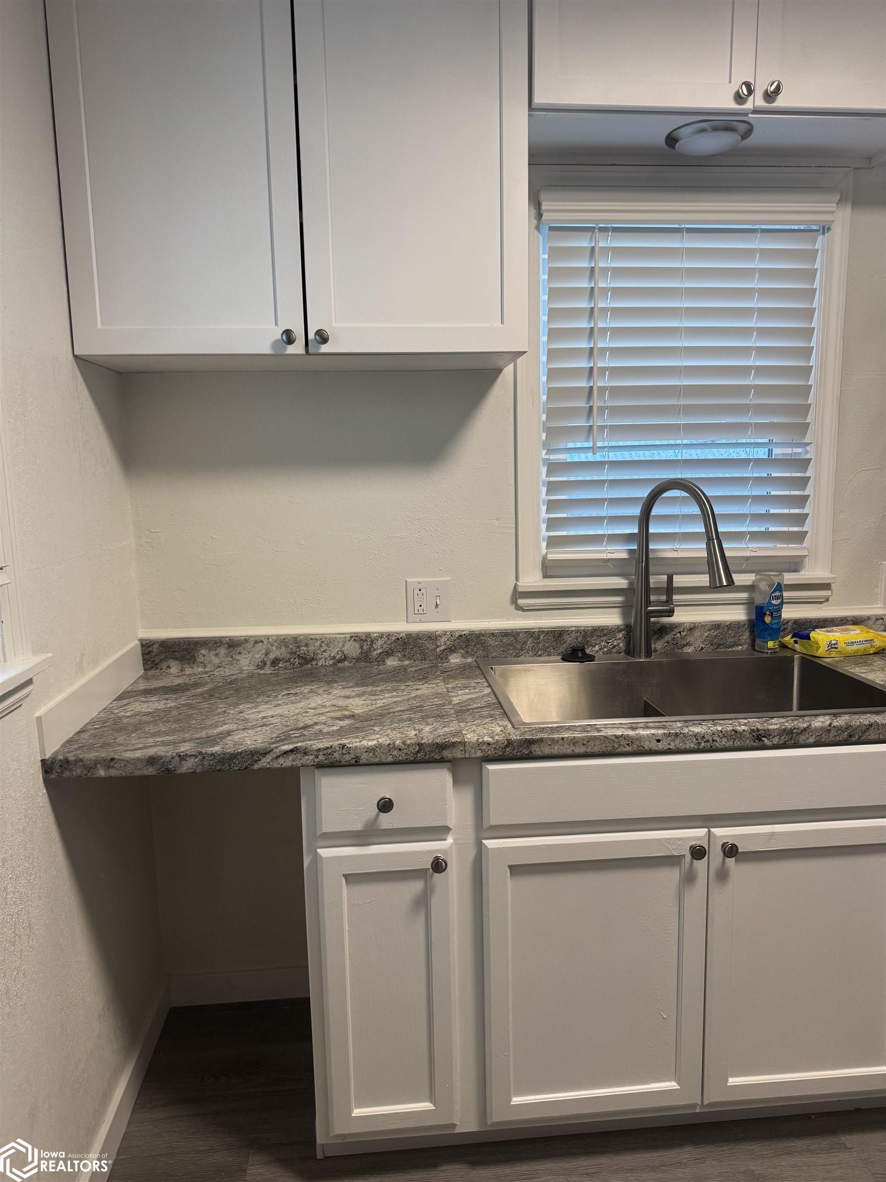 606 7th Street, Whittemore, Iowa image 3