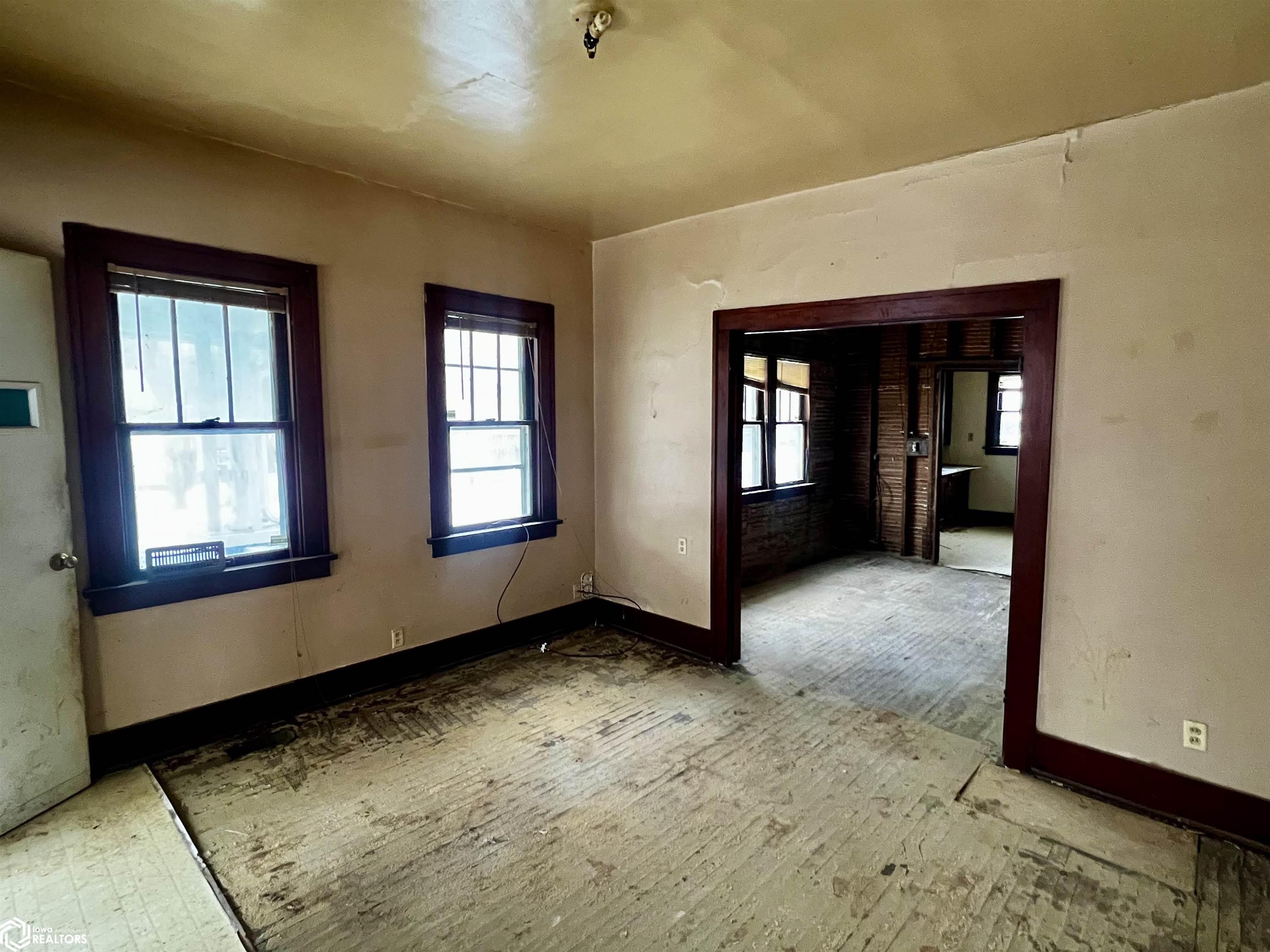800 N Sycamore Street, Creston, Iowa image 3