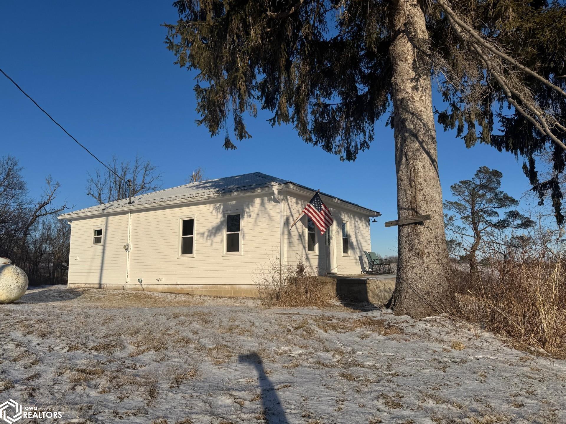 1751 280th St, Toledo, Iowa image 2