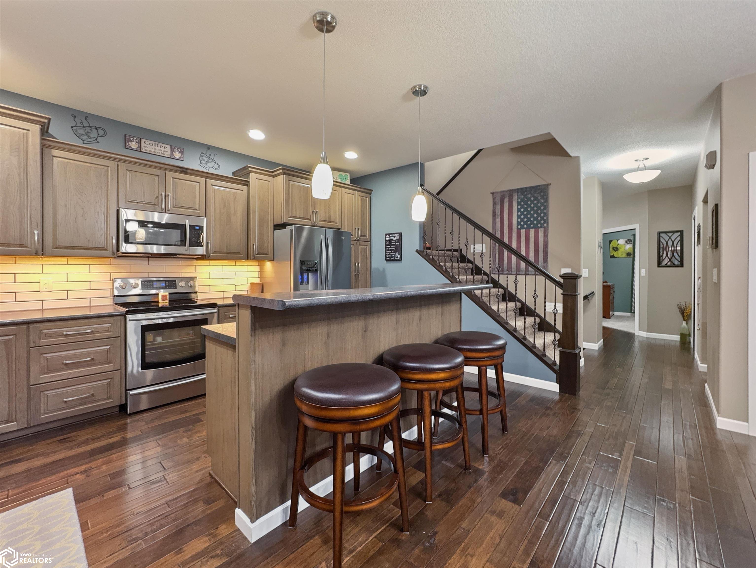 216 Oak Hill Drive, Hampton, Iowa image 2