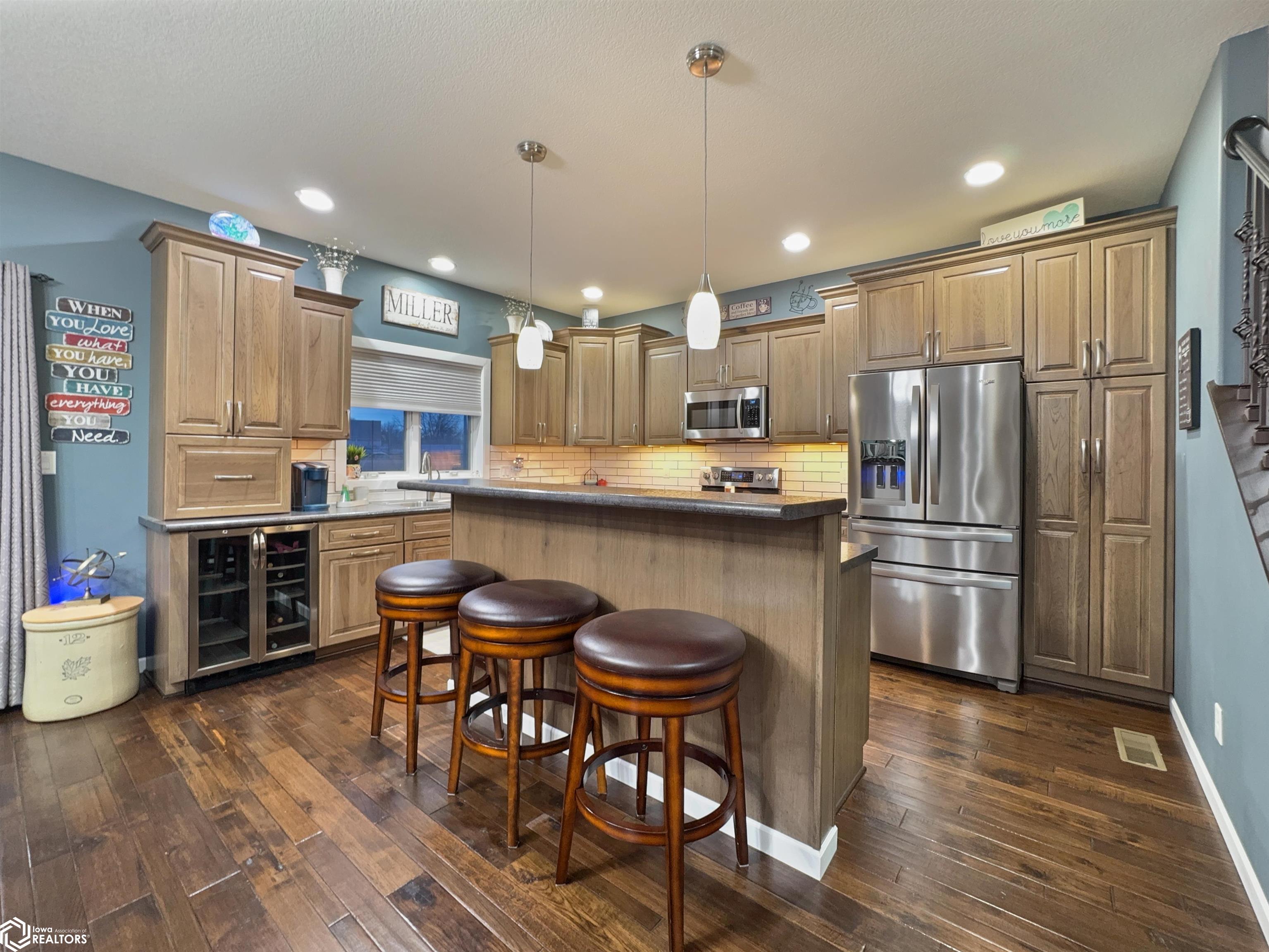 216 Oak Hill Drive, Hampton, Iowa image 3