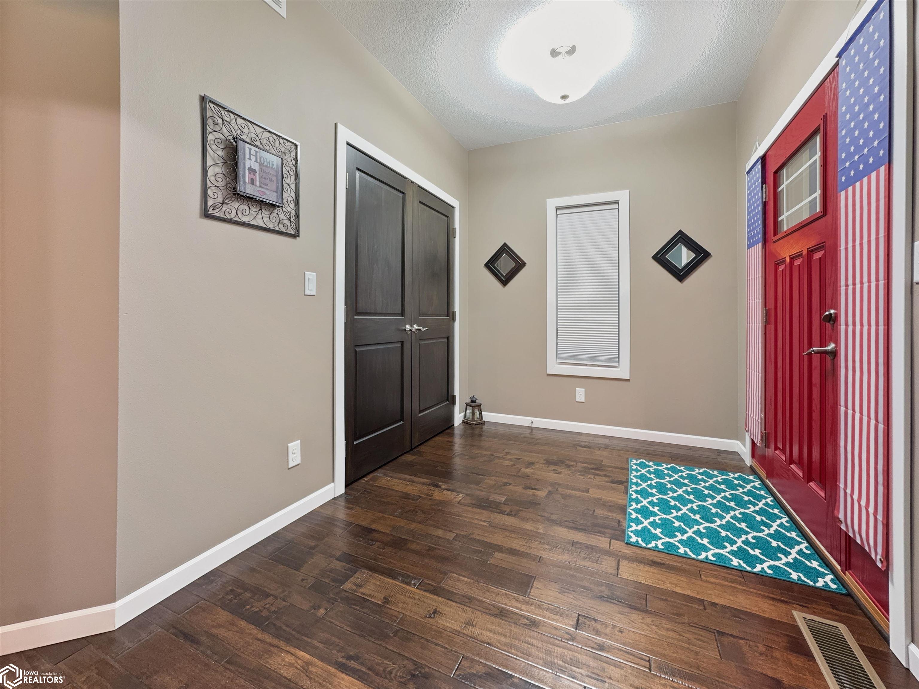 216 Oak Hill Drive, Hampton, Iowa image 23