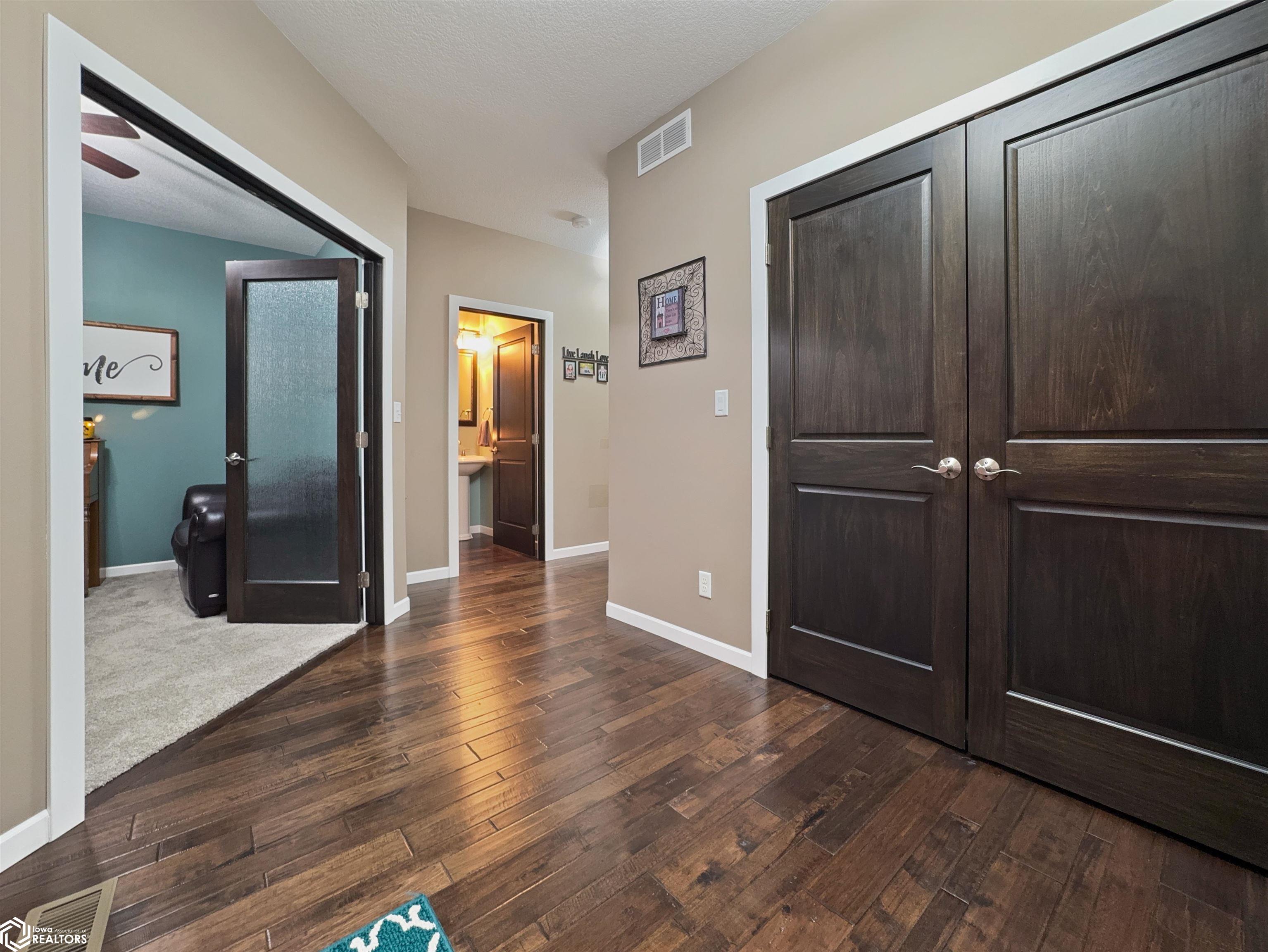 216 Oak Hill Drive, Hampton, Iowa image 24