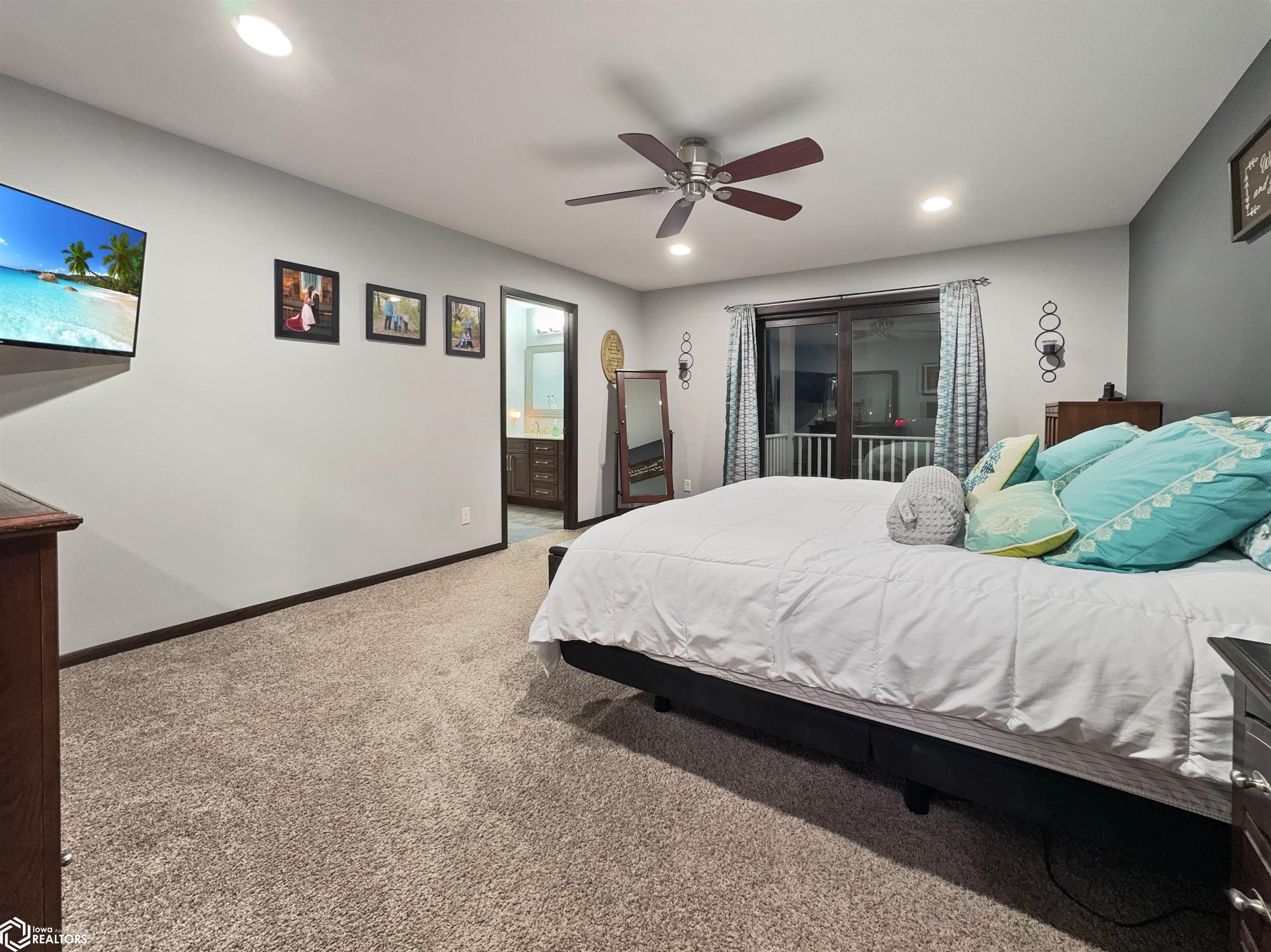 216 Oak Hill Drive, Hampton, Iowa image 30