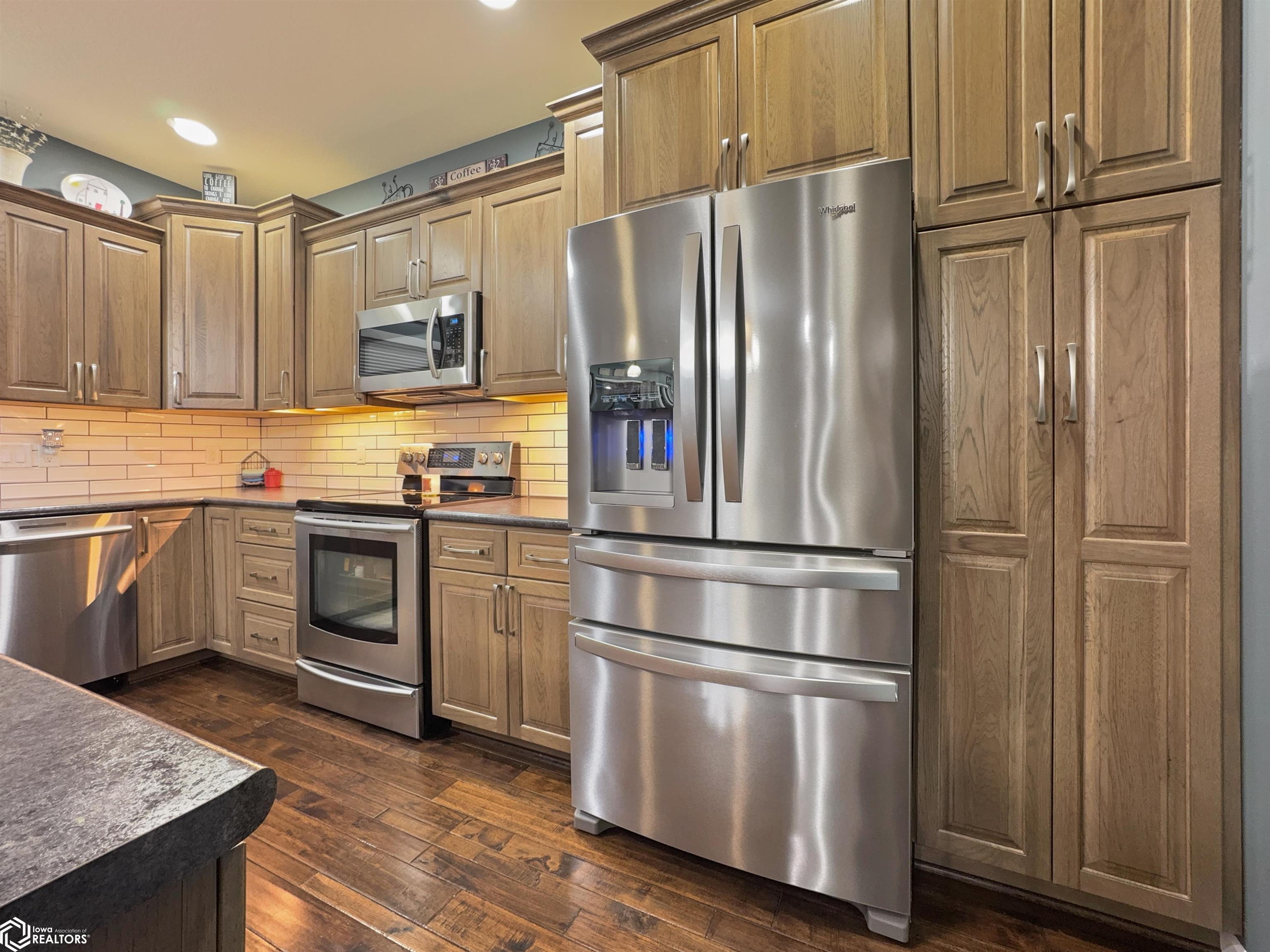 216 Oak Hill Drive, Hampton, Iowa image 4