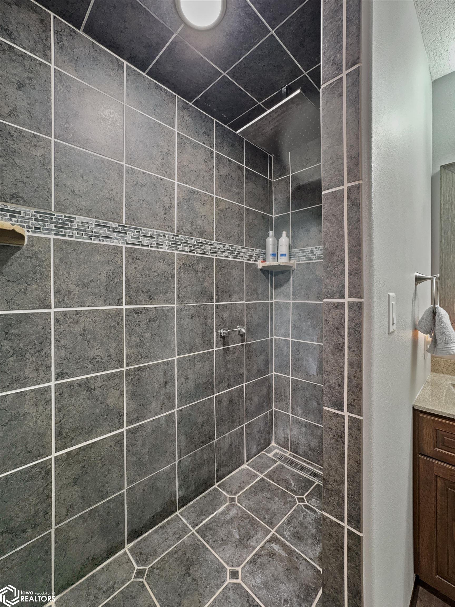 216 Oak Hill Drive, Hampton, Iowa image 35